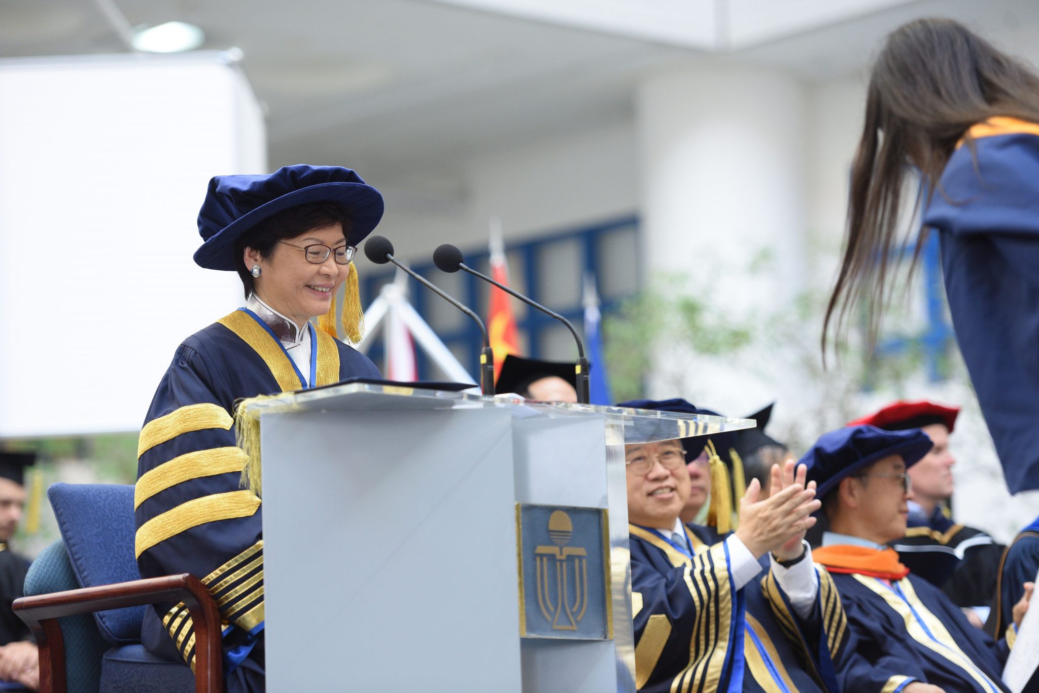  The Chief Executive of the HKSAR Government and University Chancellor, the Honorable Mrs Carrie Lam Cheng Yuet-ngor, officiates at HKUST’s congregation ceremony.