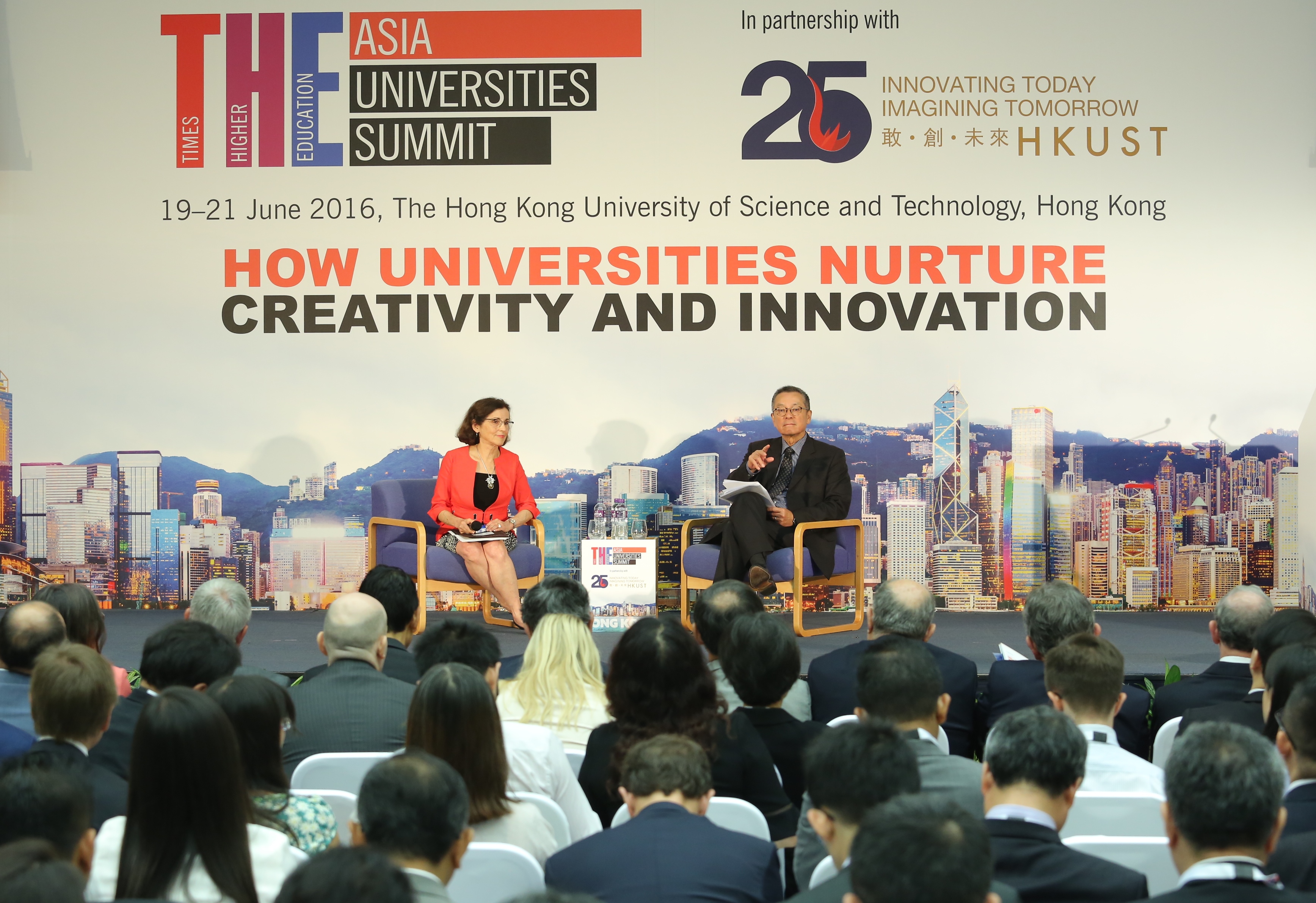  弗朗斯‧科多瓦博士(Dr France A. Córdova) （左）以及科大副校长(大学拓展)翁以登博士