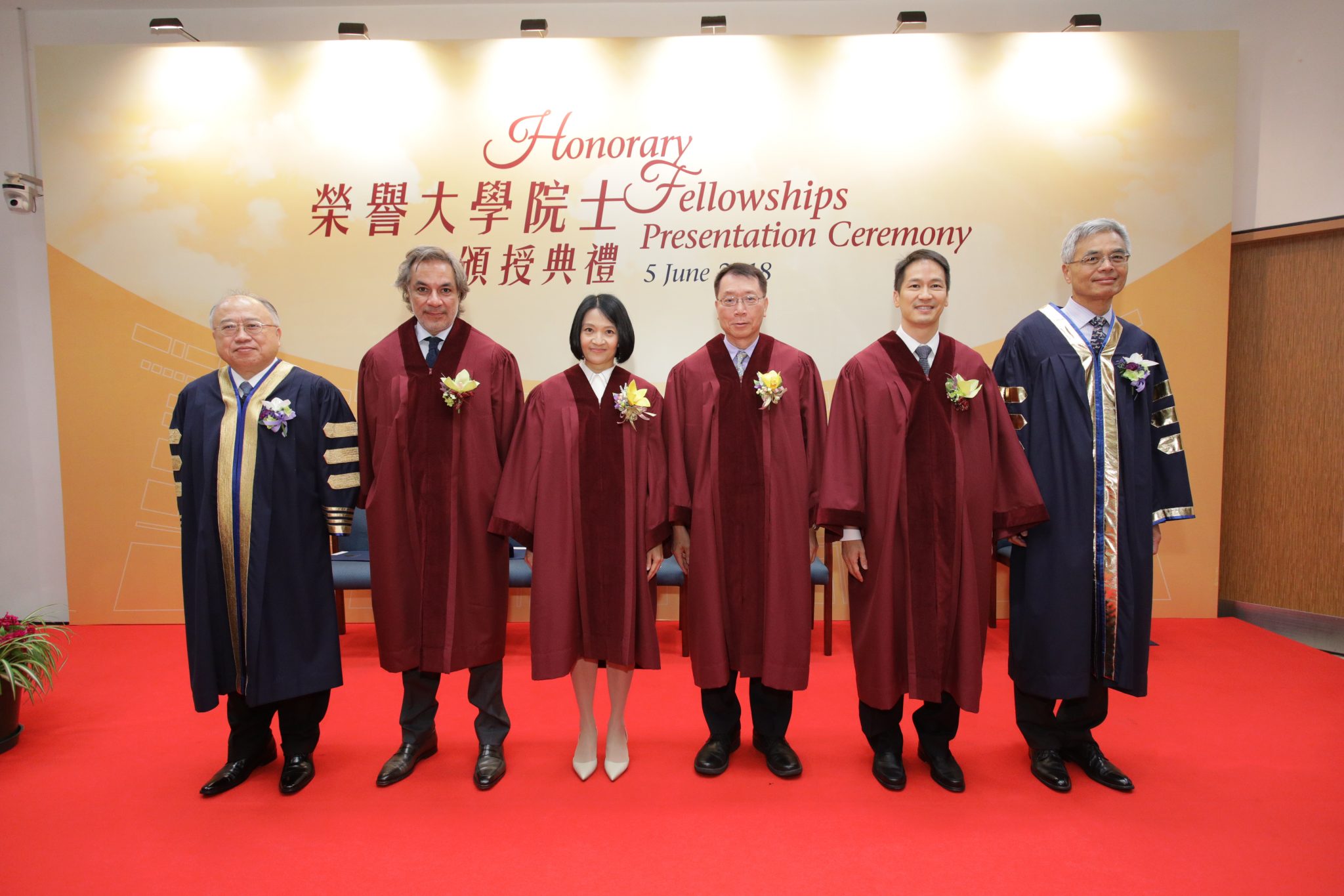  At the ceremony: (from left) HKUST Council Chairman Andrew Liao Cheung-sing, the four honorary fellows Dr Aron Harilela, Ms Catherine Leung, Prof Francis Lui, Mr Michael Wu and HKUST Acting President Prof Wei Shyy.