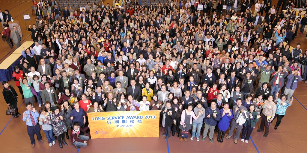  President Tony F. Chan, Vice-Presidents and others share the joy with Long Serving Award recipients and guests.