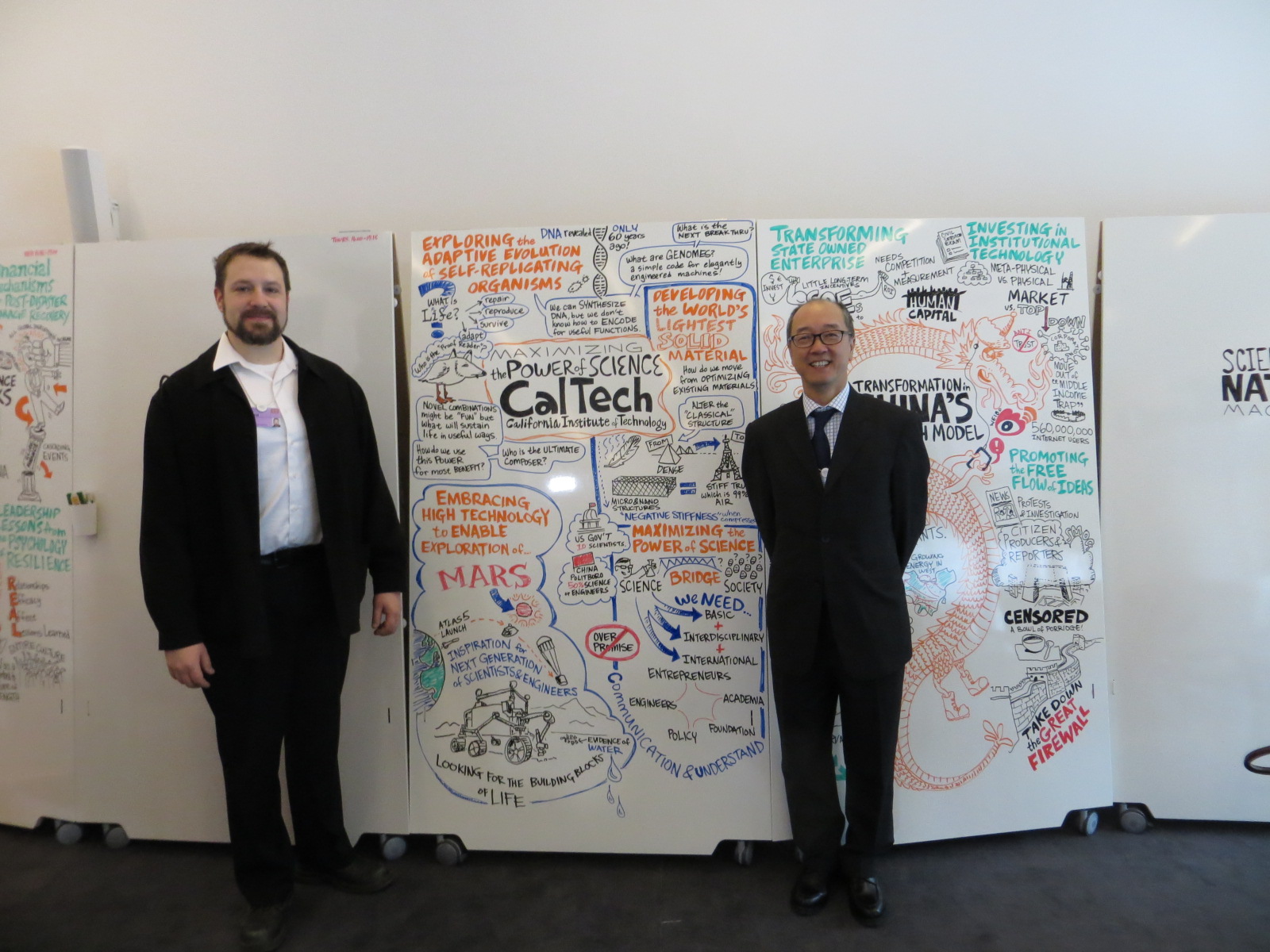 陈 繁 昌 校 长 在 「 创 想 研 究 室 」 抒 发 己 见 。