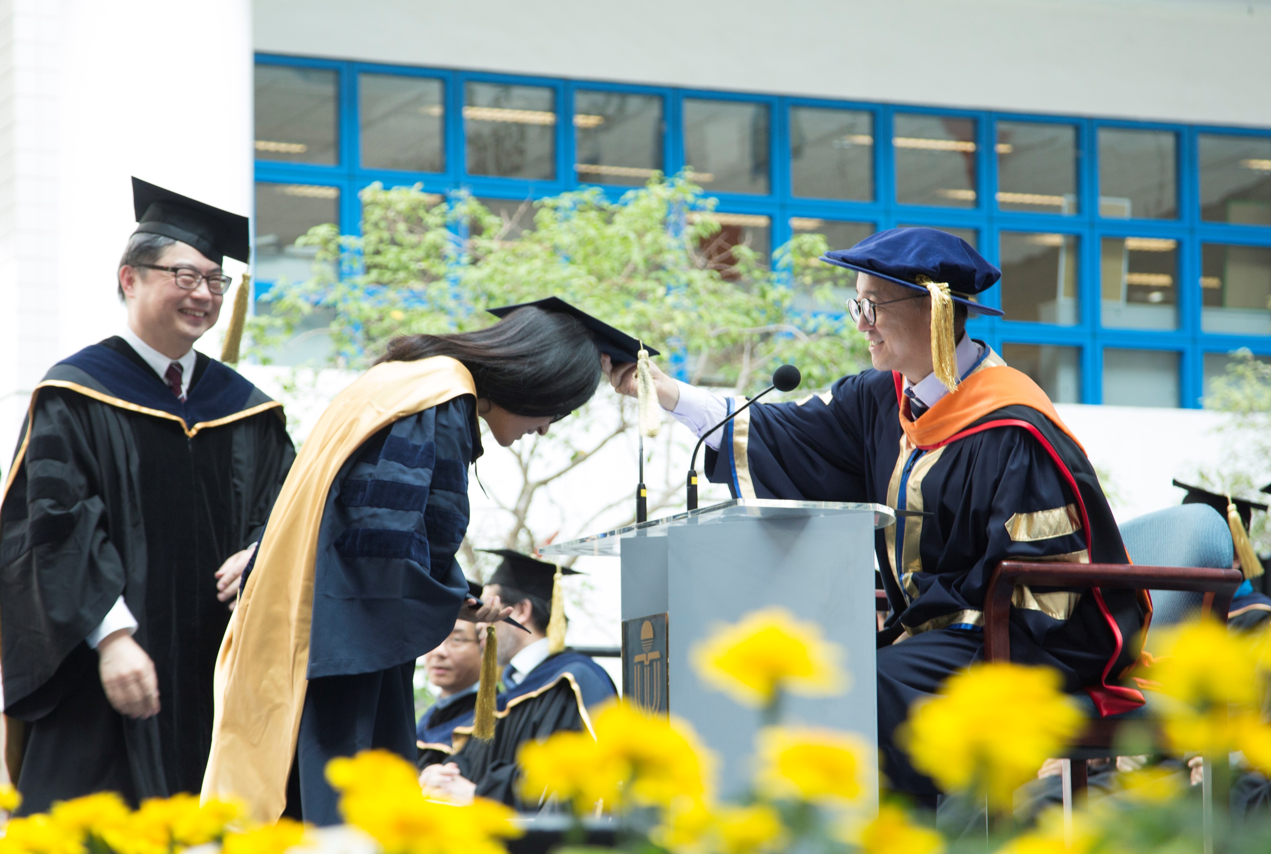  President Prof Tony F Chan (first right) exhorts the graduates.