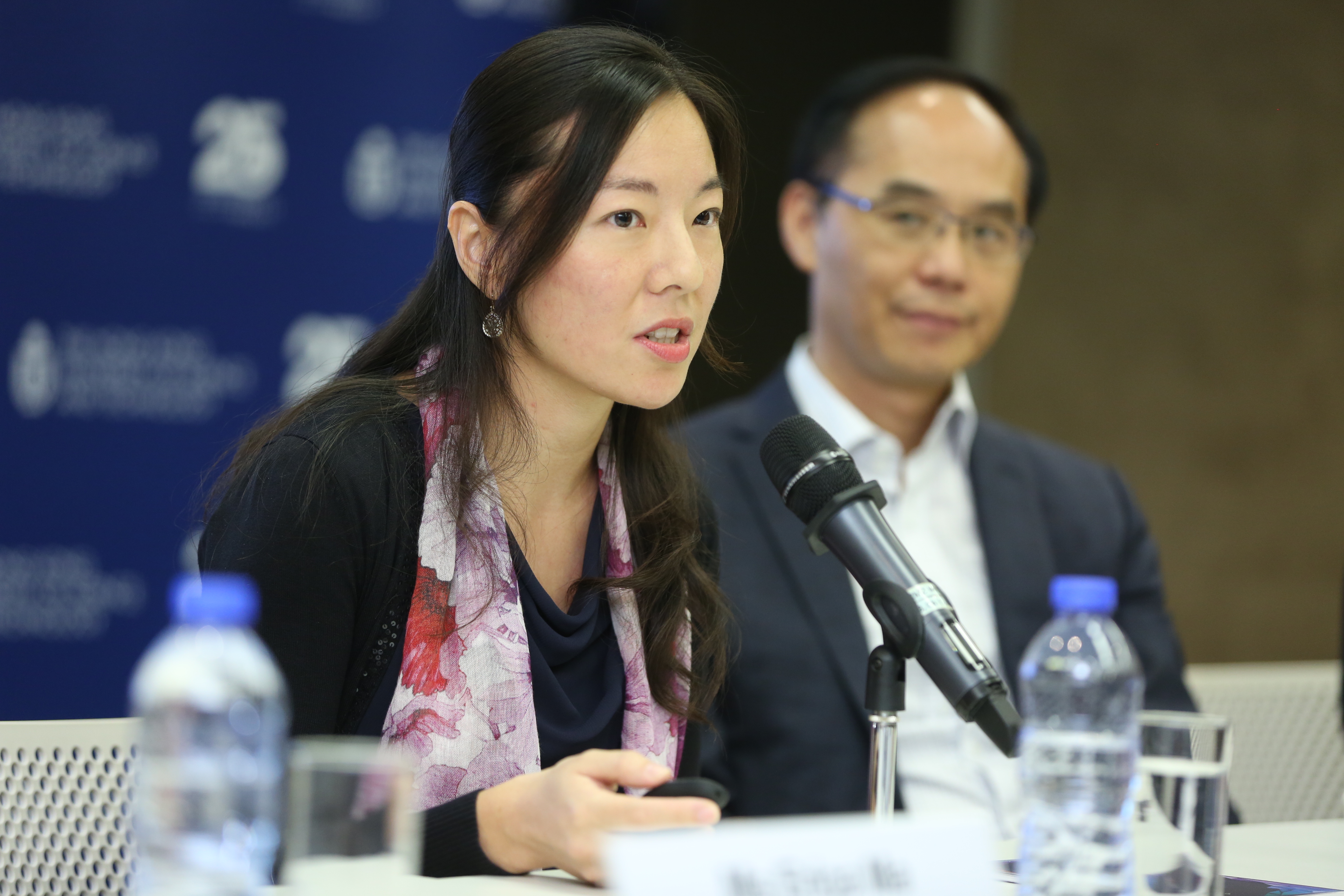  Prof May-yi Shaw explains the details of inaugural HeadStart@HKUST Program