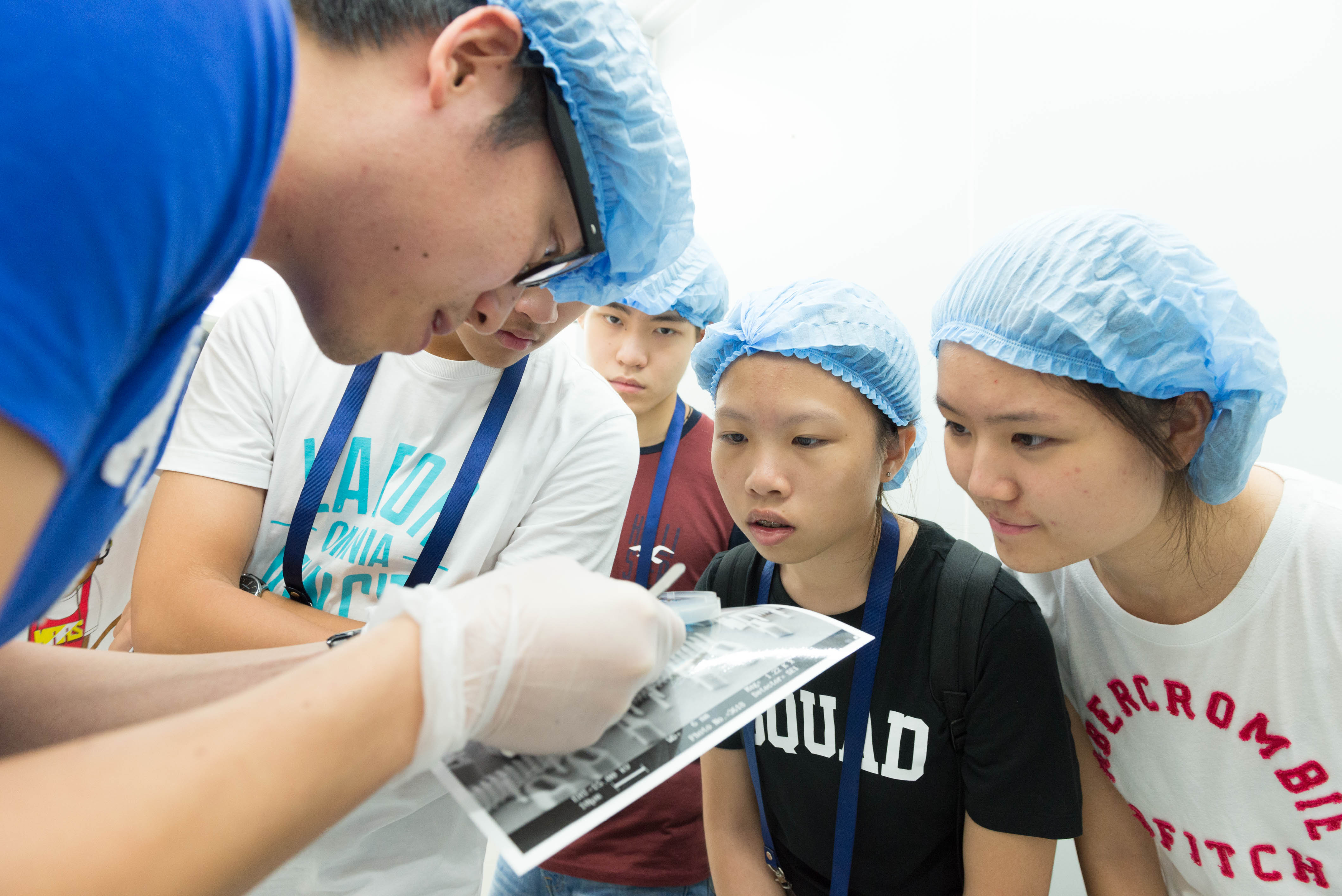  Students visited laboratories on HKUST campus.