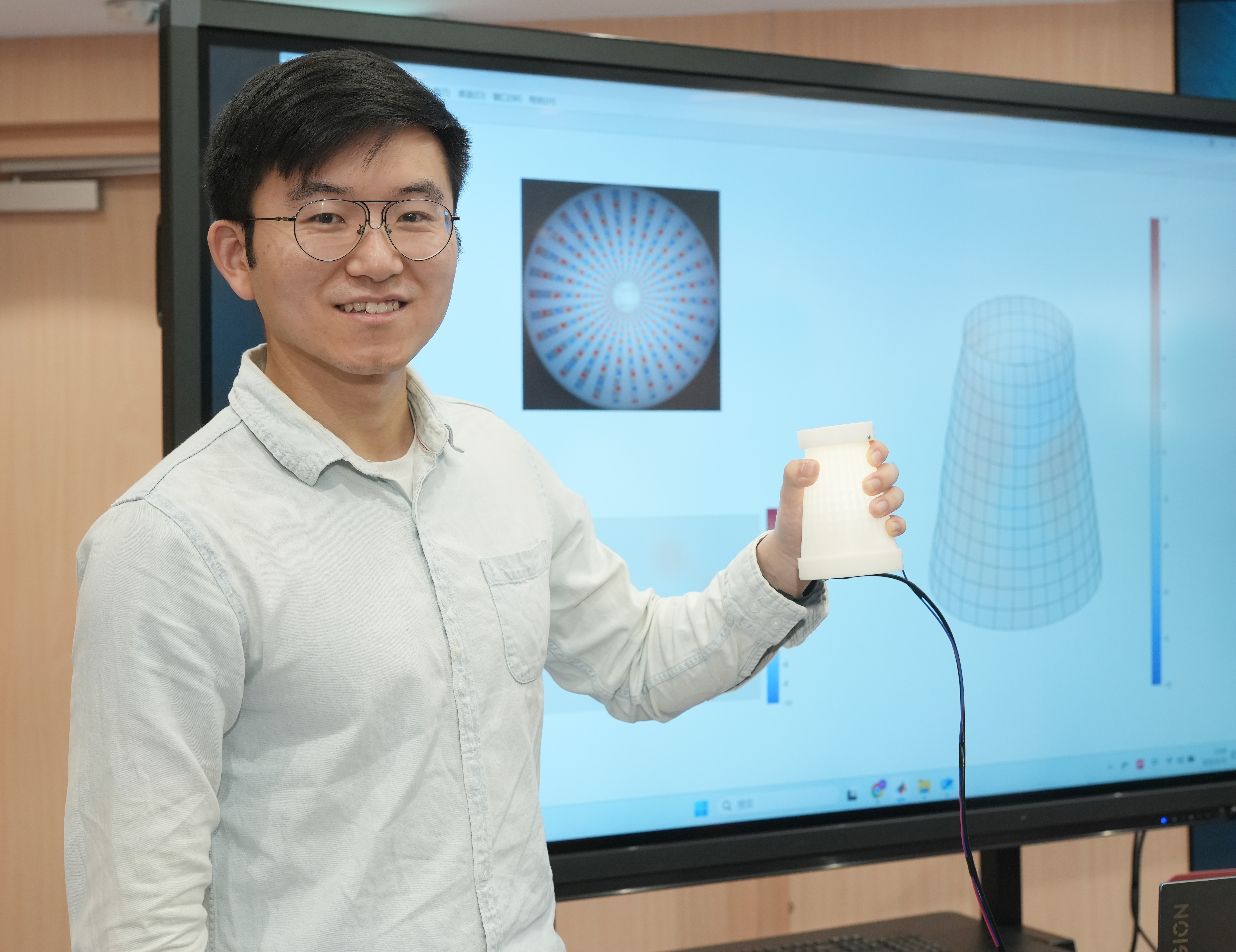 Mr. Tang Yifeng with the AI Hand-Centric Tactile Interaction System PhyTac. 
