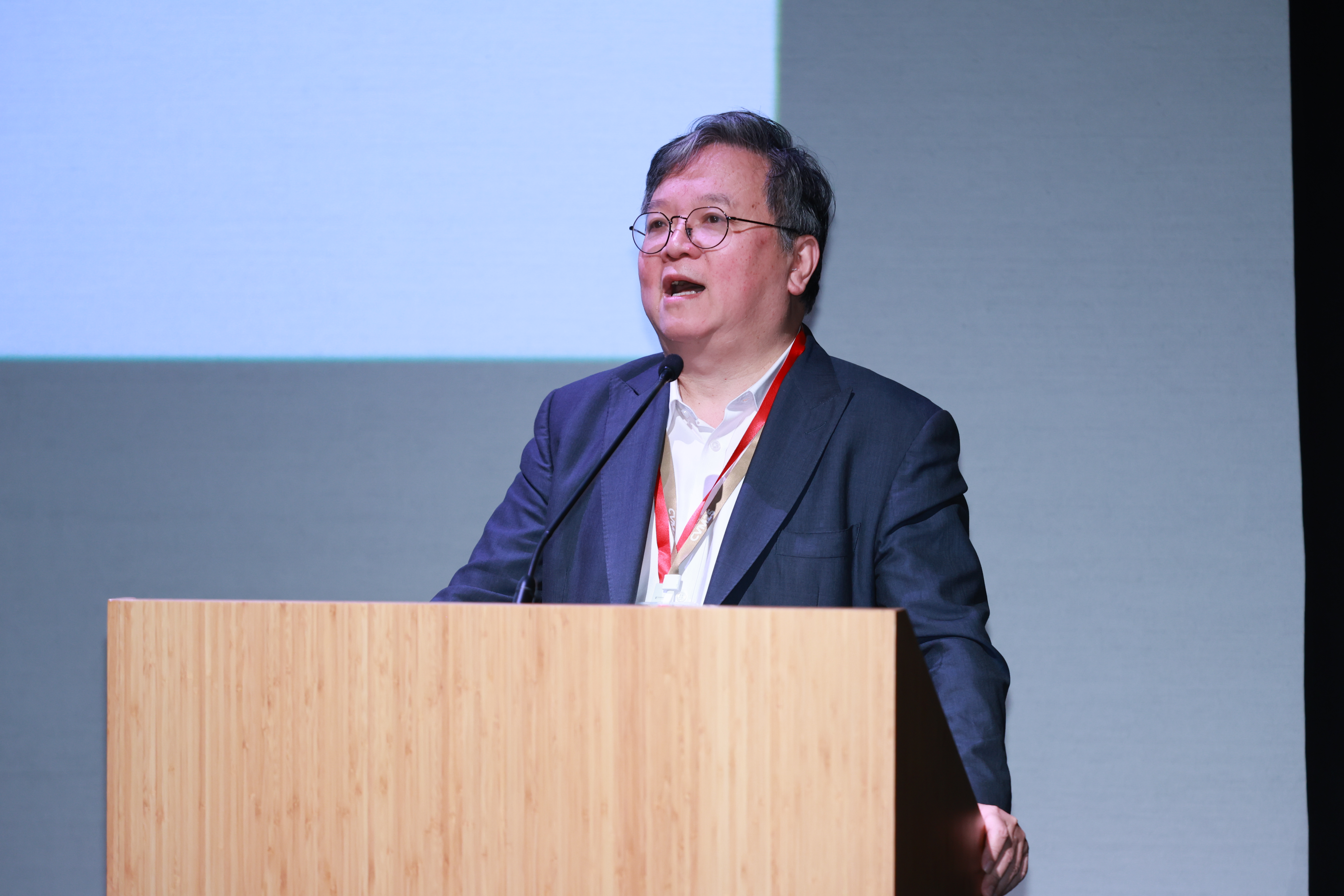 科大首席副校長郭毅可教授致辭，分享AI與藝術科技融合的真知灼見。