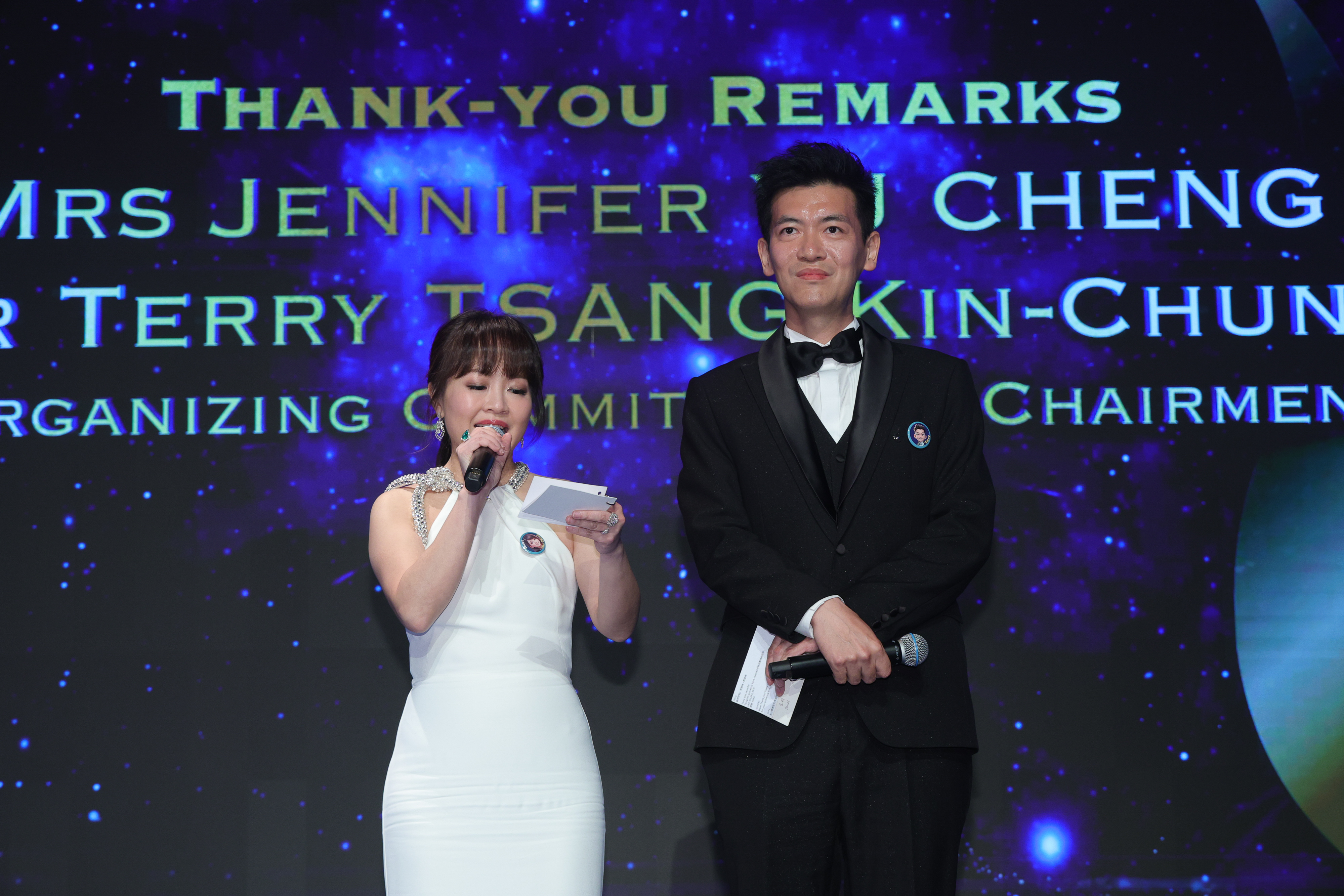 Gala Dinner Organizing Committee Co-Chairmen Mrs. Jennifer YU CHENG (left) and Mr. Terry TSANG announce the proceeds of the event and express gratitude to all attendees.