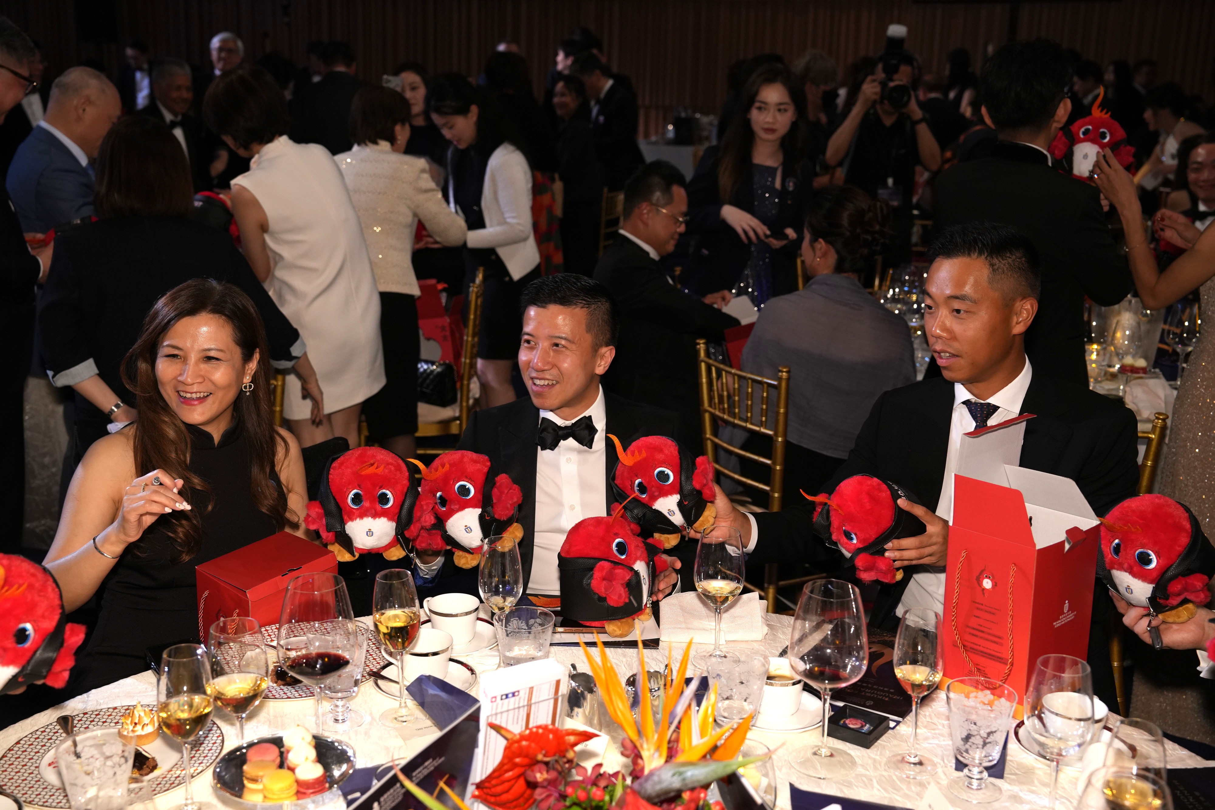 All guests receive a special edition of the HKUST mascot Red Birdie in a leather jacket, as souvenirs.