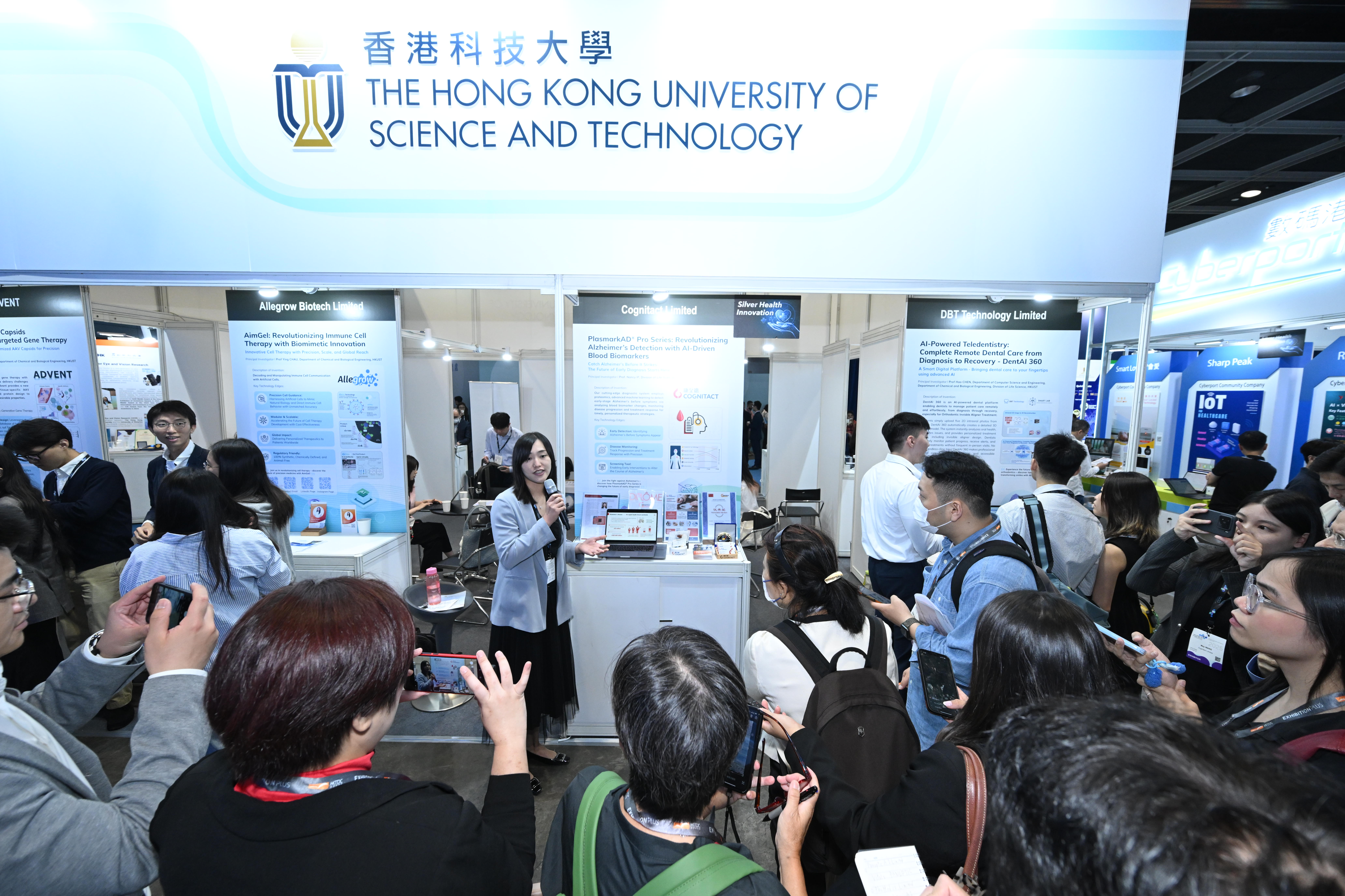 Journalists, investors and potential collaborators visited the HKUST booths to learn about its latest medical technologies.
