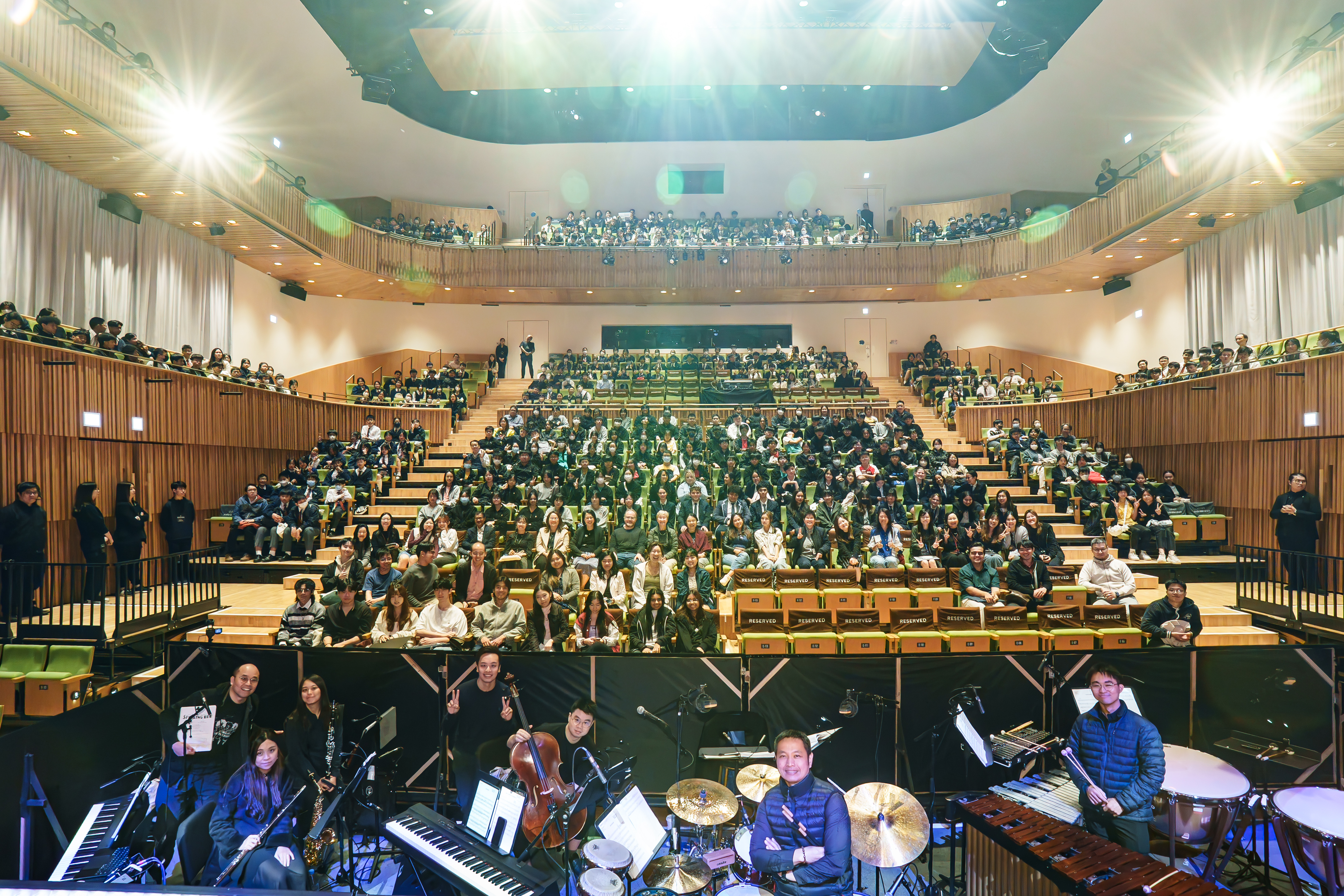 The show wrapped up with resounding success, captivating over 1,800 enthusiatic spectators.