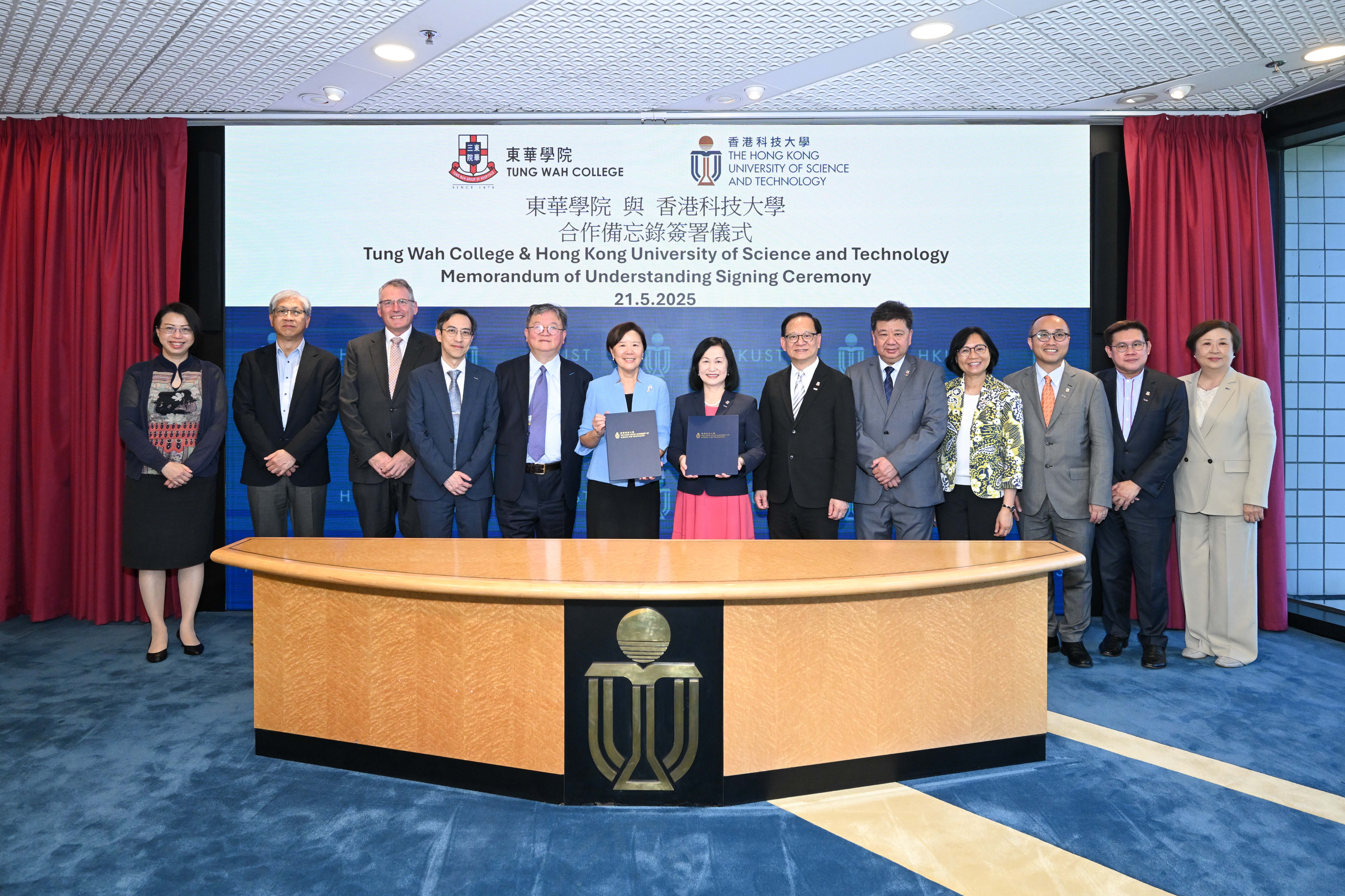 A group photo of the representatives from HKUST and TWC. 