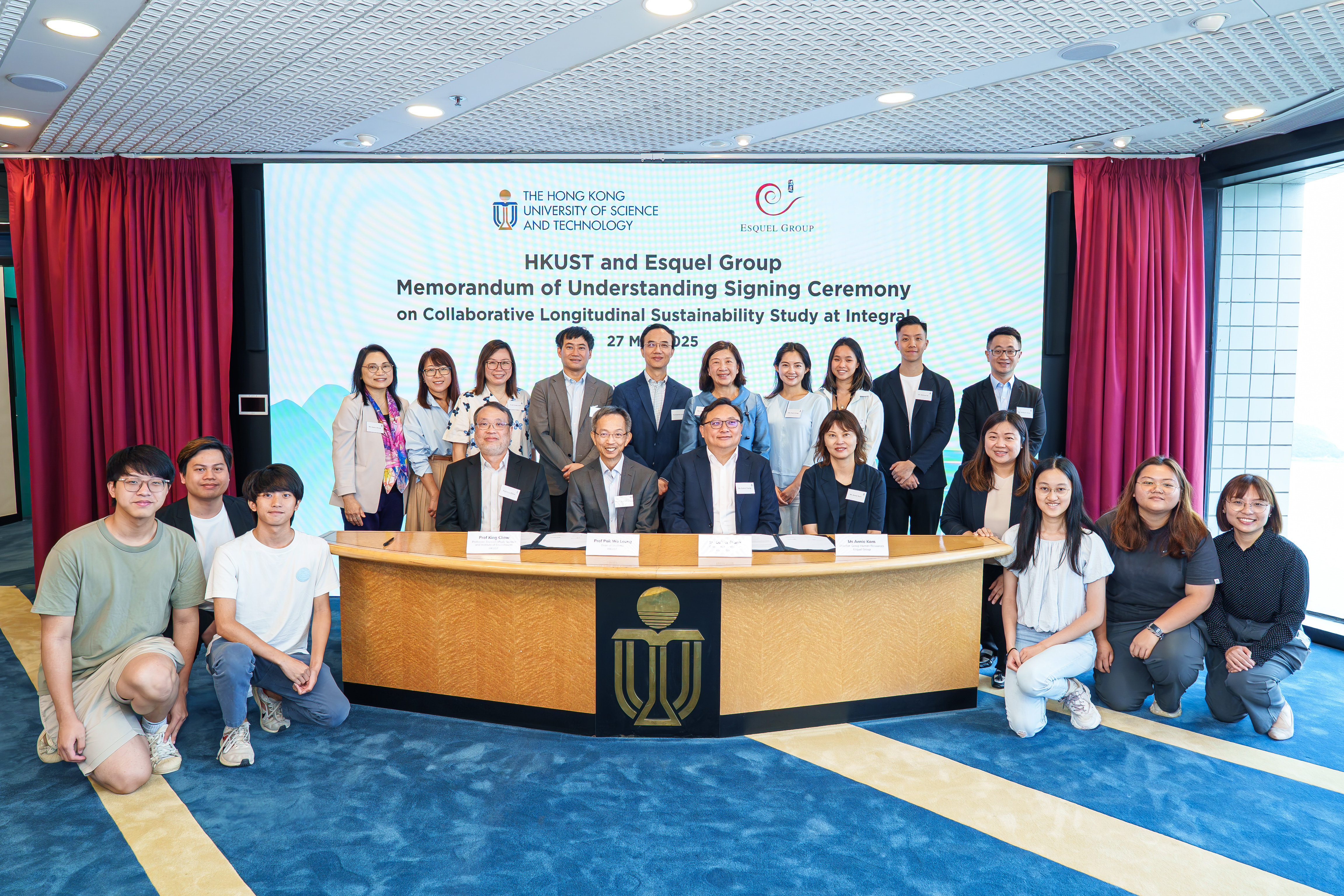 A group photo of the representatives from HKUST and Esquel Group. 