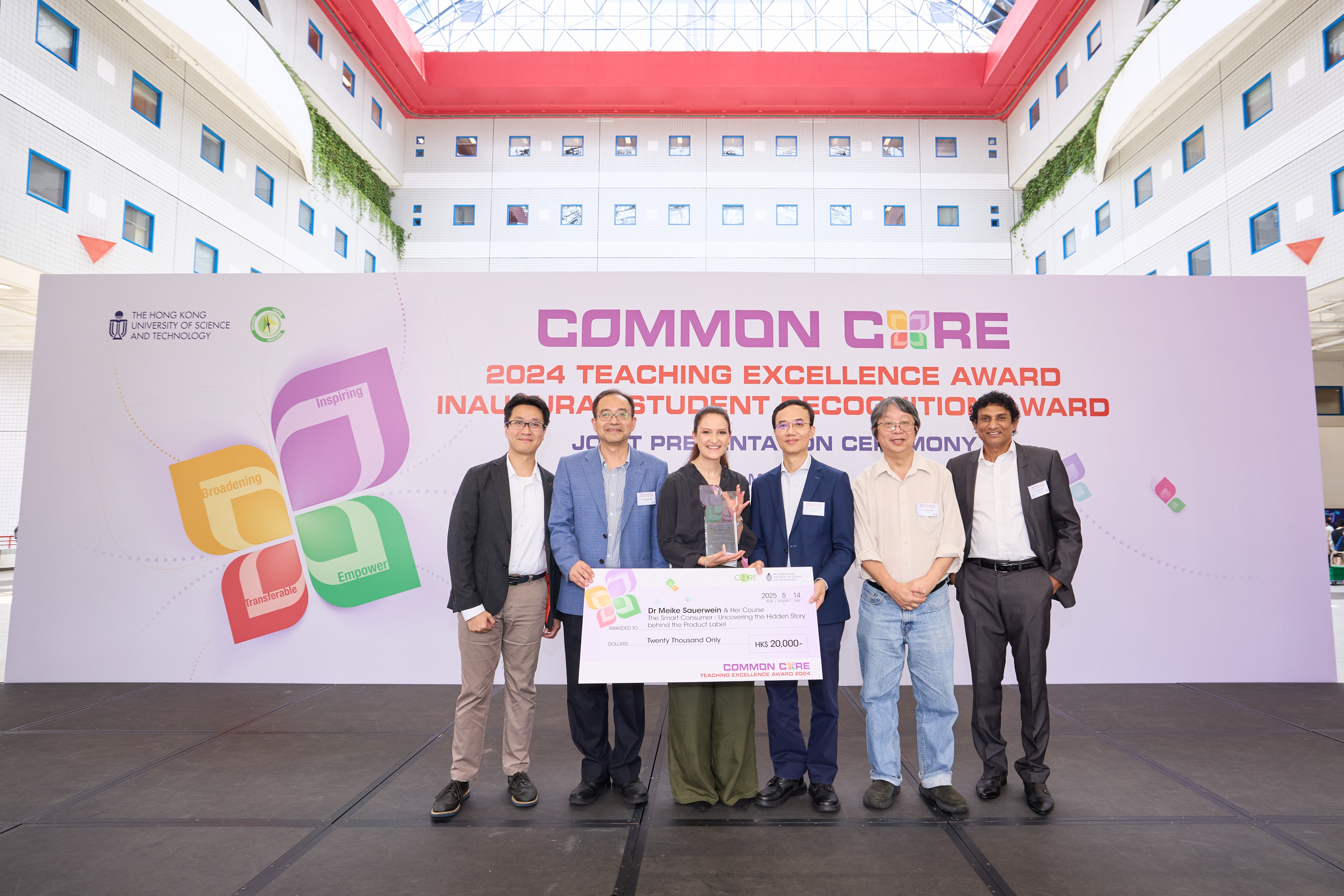 Dr. Meike Sauerwein receives the HKUST Common Core Teaching Excellence Award, a recognition of her inspiring work in sustainability education. 