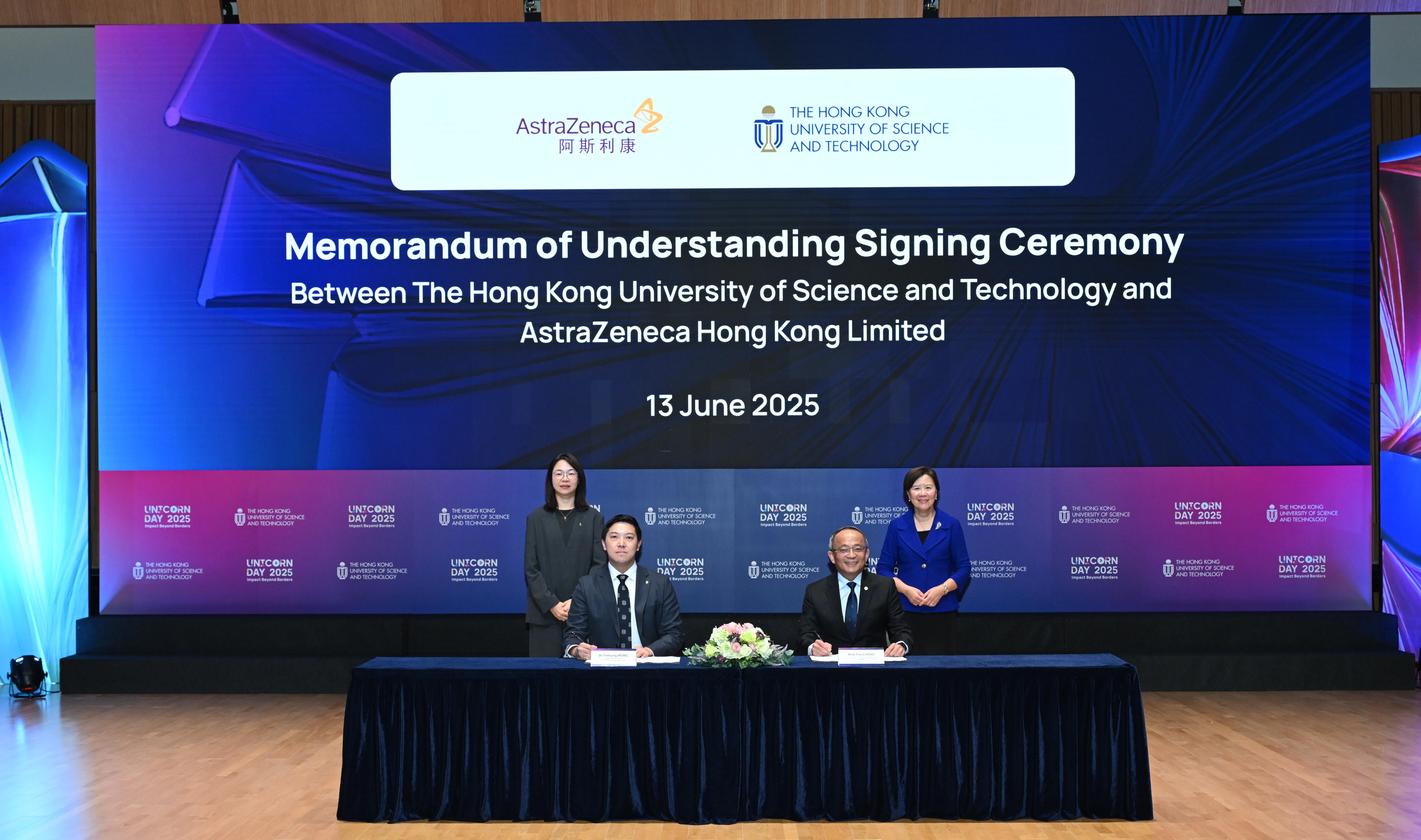 Under the witness of General Manager of AstraZeneca Hong Kong & Macau Ms. Shan WU (Back left) and HKUST President Prof. Nancy IP, (Back right) Head of Medical Affairs, BioPharmaceuticals & Rare Disease of AstraZeneca Hong Kong Mr. Tin Hung Wong  (front left) and HKUST Vice-President for Research & Development Prof. Tim CHENG (front right) sign the MoU.