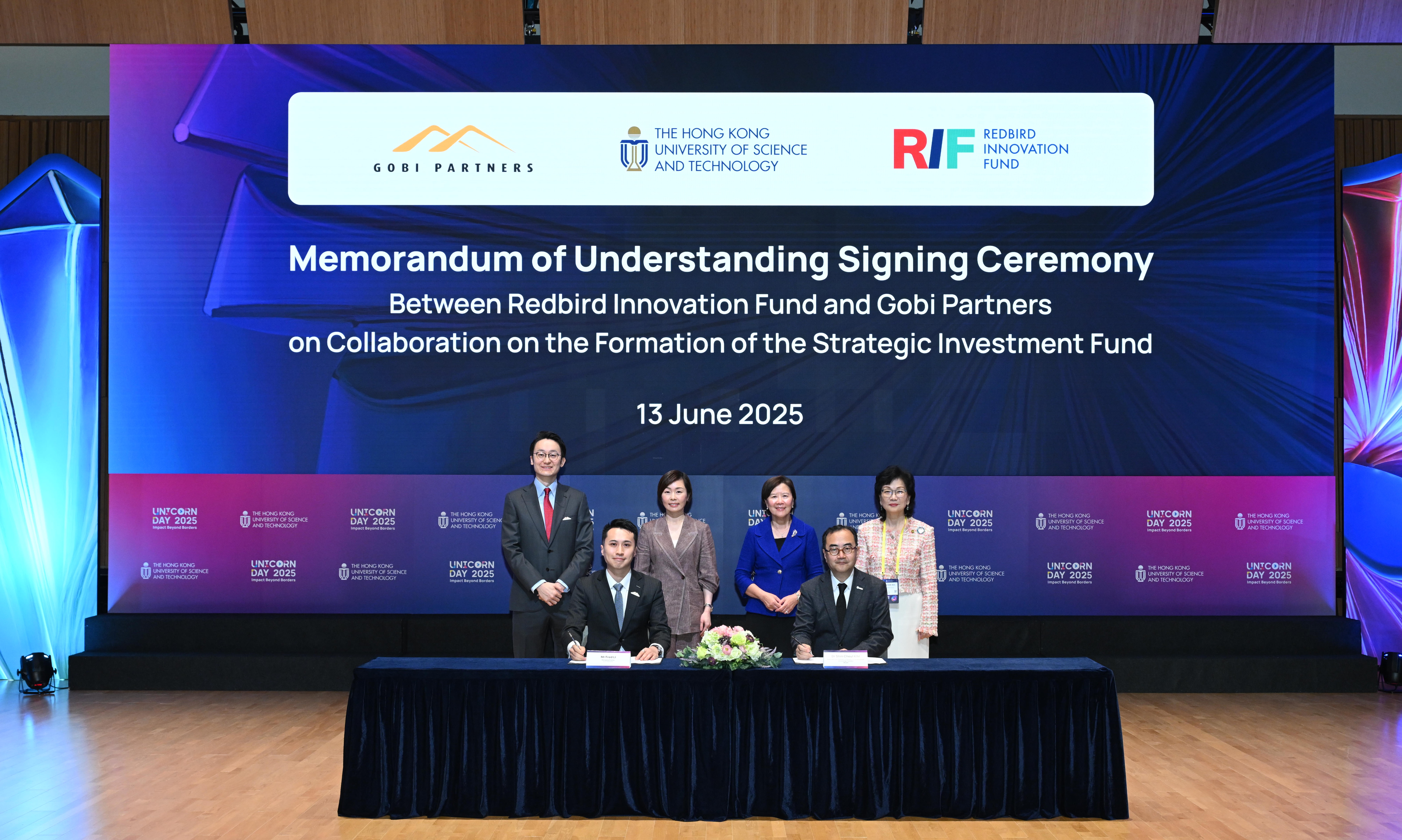 Under the witness of (second row, from left) Managing Partner of Gobi Partners Mr. TANG Chibo, Hong Kong Investment Corporation Limited CEO Ms. Clara CHAN, HKUST President Prof. Nancy IP and HKUST Council Vice-Chairperson and Redbird Innovation Fund Chairperson Ms. Edith SHIH, Managing Director of Gobi Partners Mr. Fred LI (front left) and HKUST Associate Vice President of Research & Development (Knowledge Transfer) and CEO of Redbird Innovation Fund Dr. Shin Cheul KIM (front right) sign the MoU.