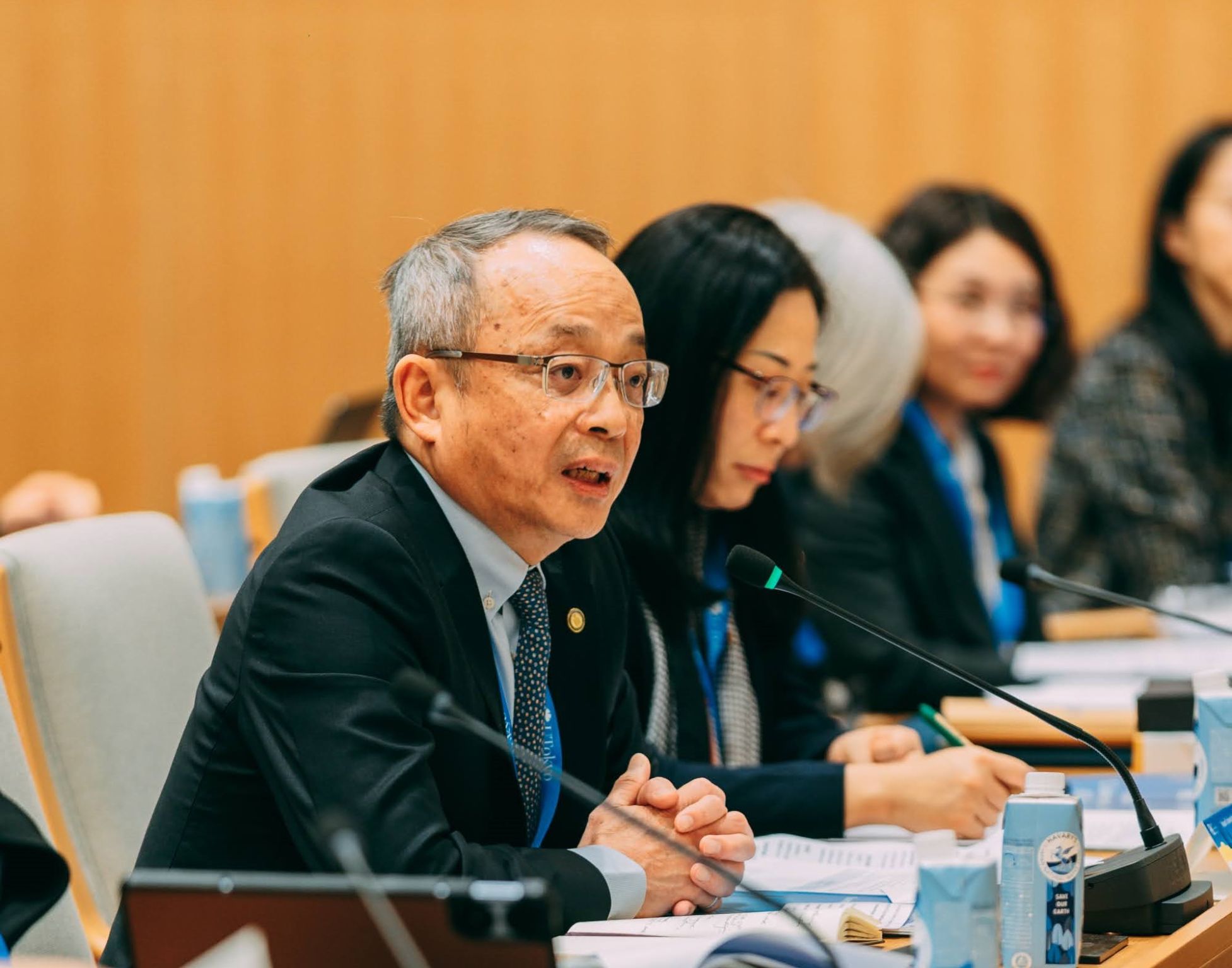 HKUST Vice-President for Research and Development Prof. Tim CHENG (first left) shares about HKUST’s many initiatives in support of AUA’s mission over the past year.  