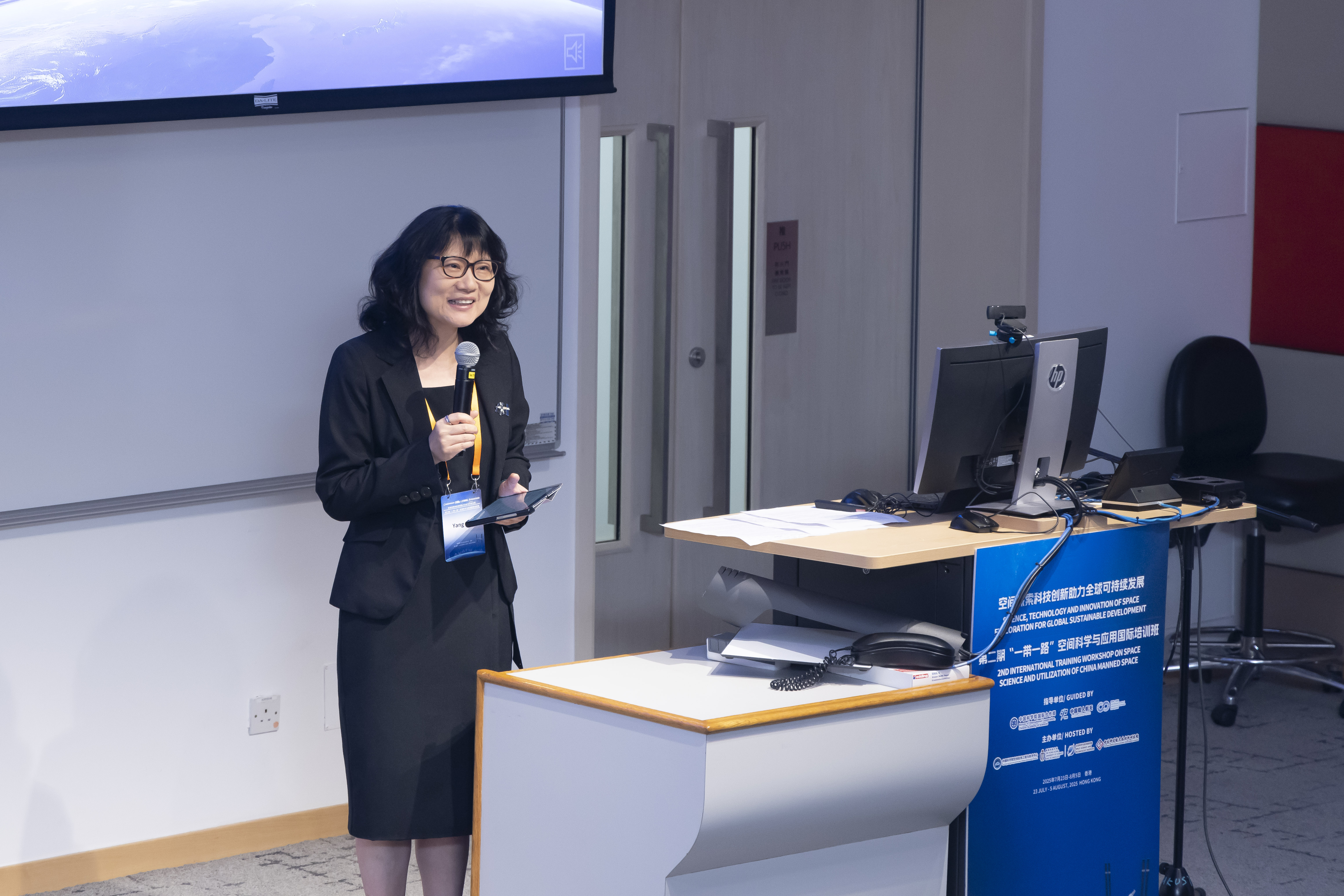 科大太空科學與技術研究院聯席院長高揚教授代表一眾導師致歡迎辭。