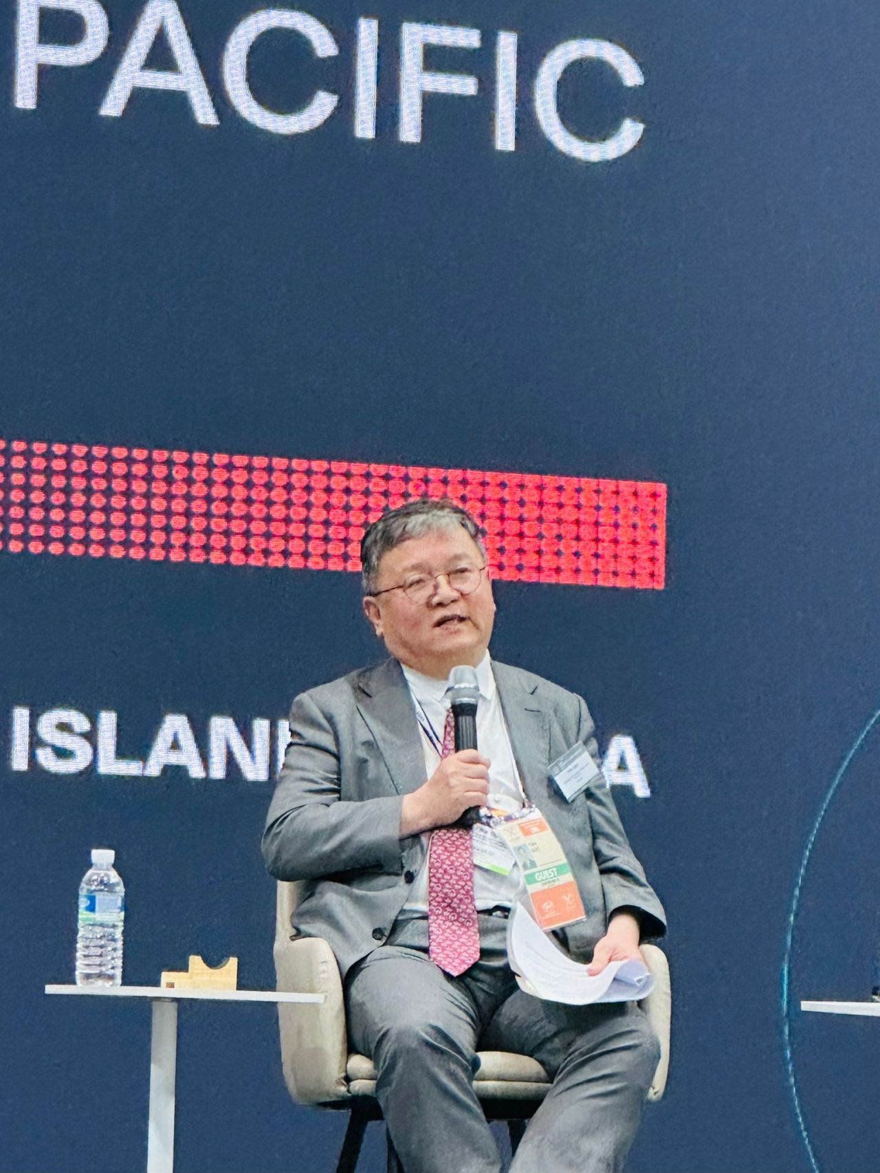 Prof. GUO Yike highlights the pivotal role of universities as vibrant learning communities that nurture growth and excellence among educators and students at the Forum.