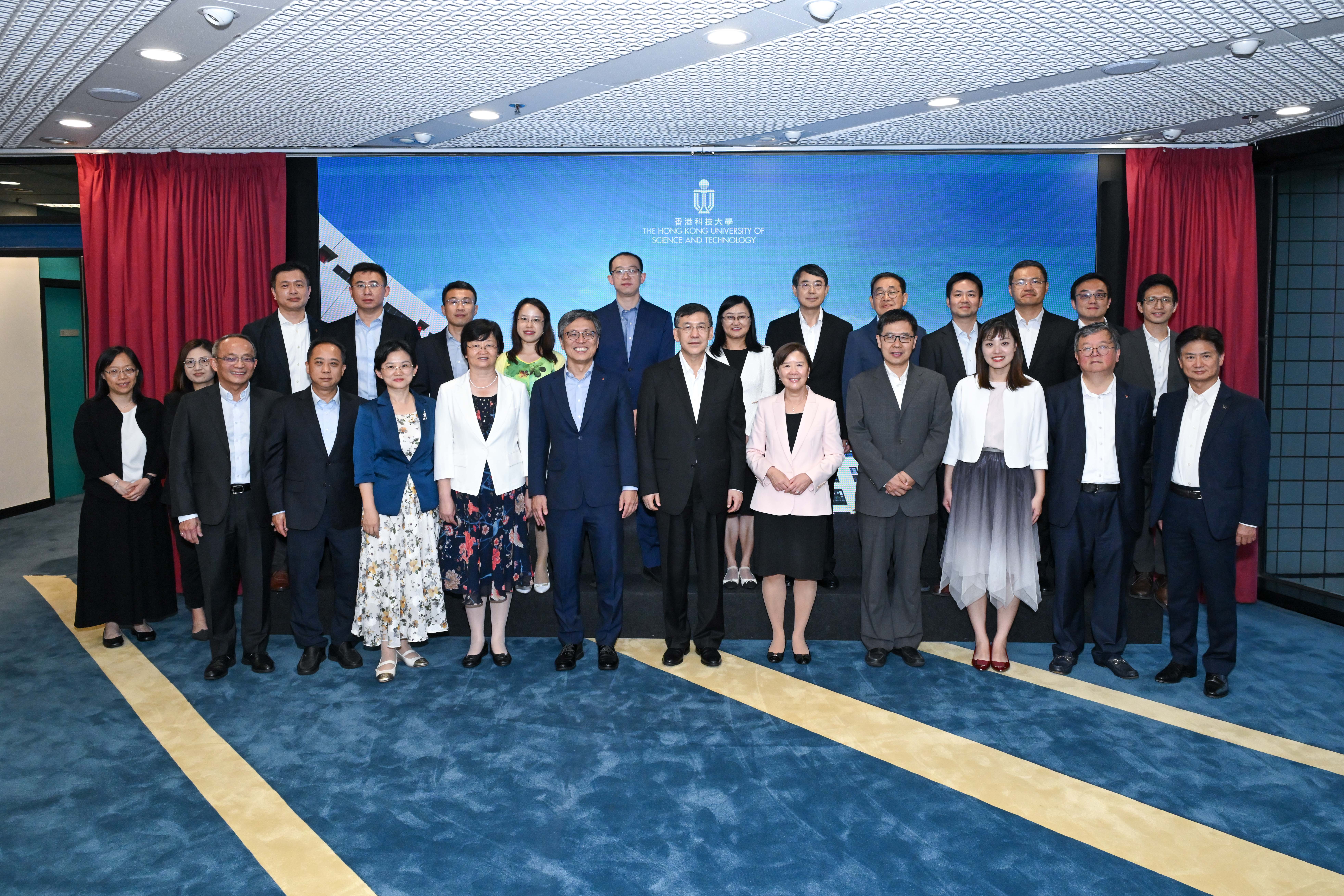 由國家科技部部長陰和俊領導的代表團訪問科大