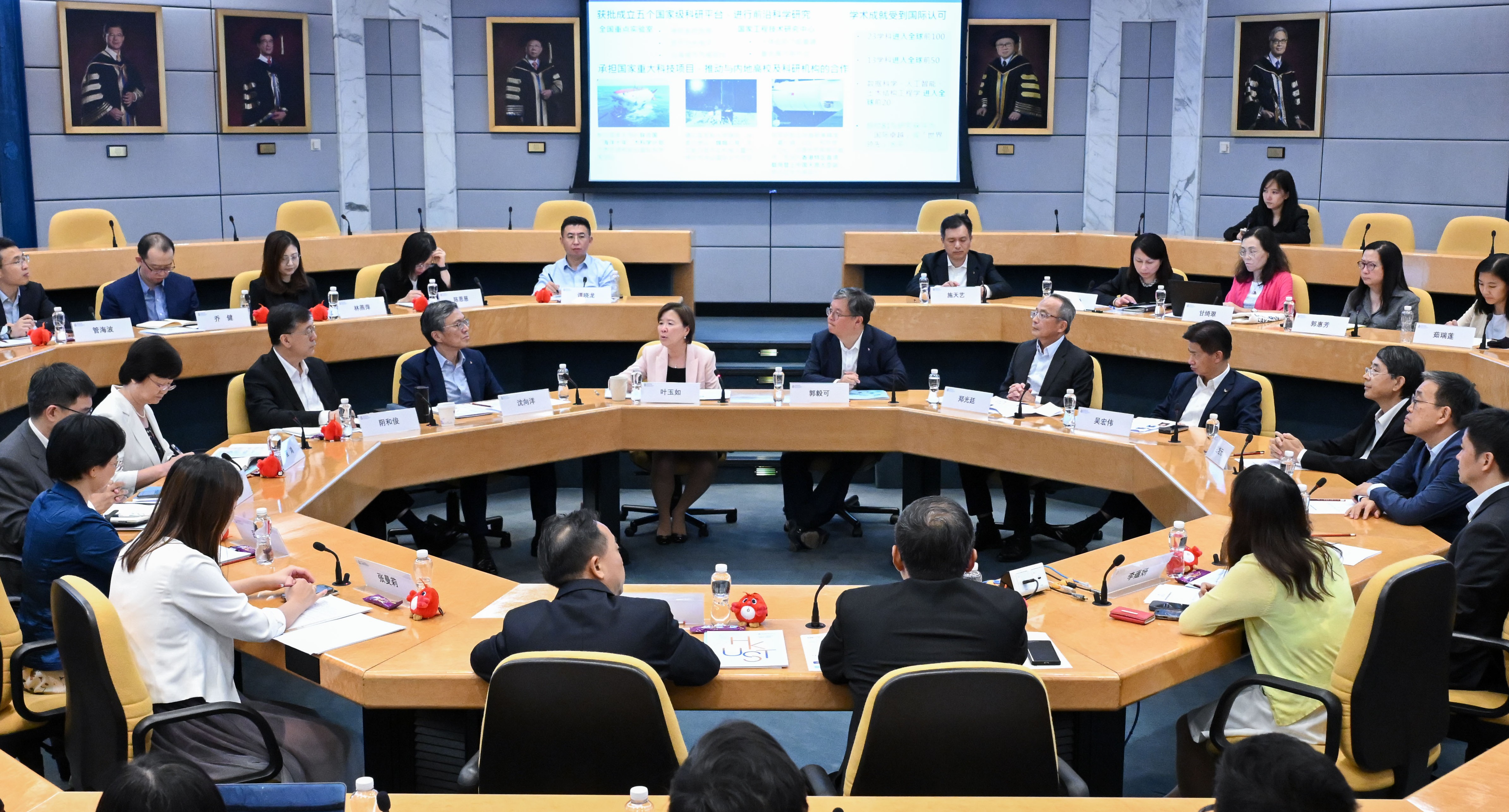 代表團成員與科大代表座談交流