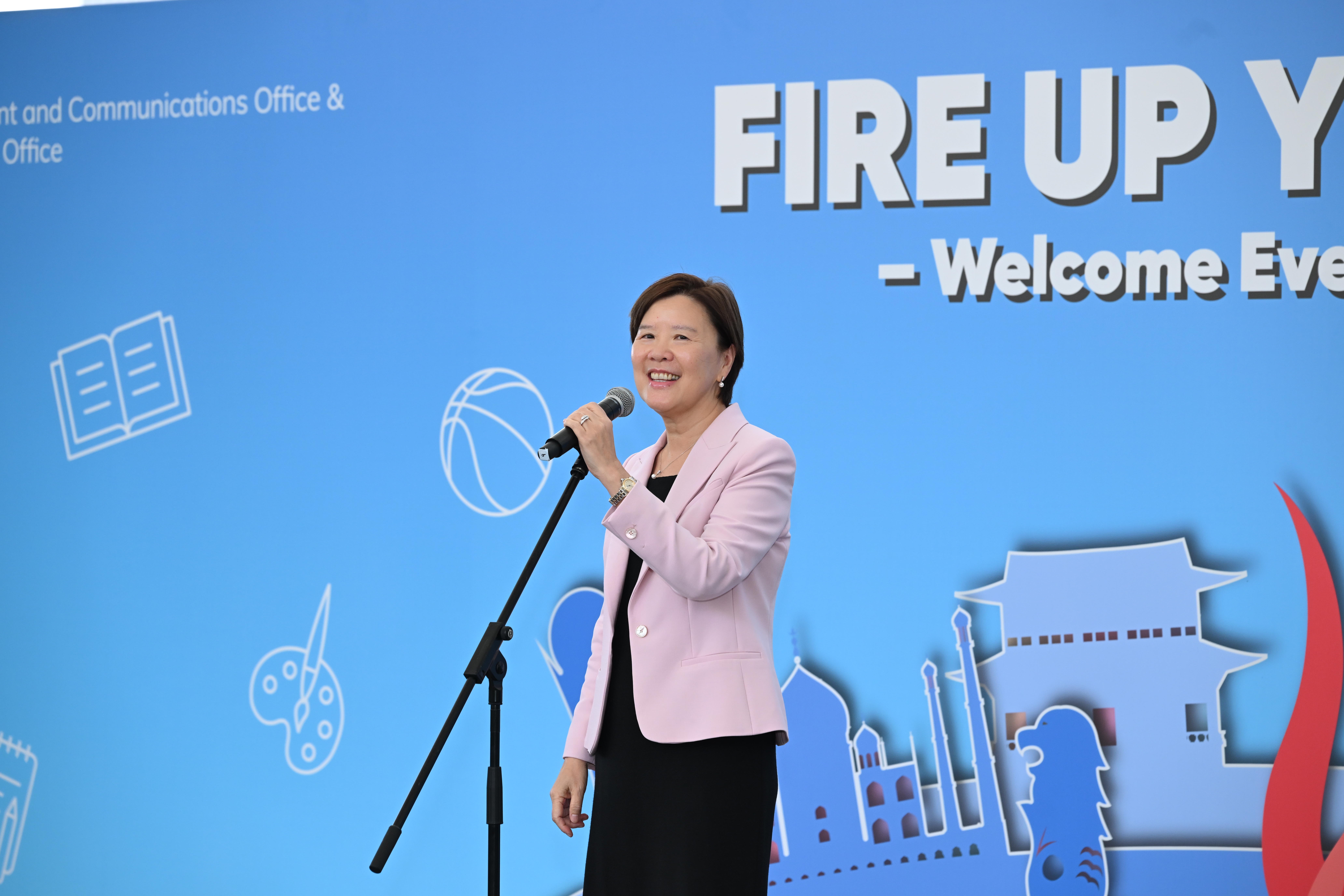 科大校長葉玉如教授為開學嘉年華典禮致歡迎辭。