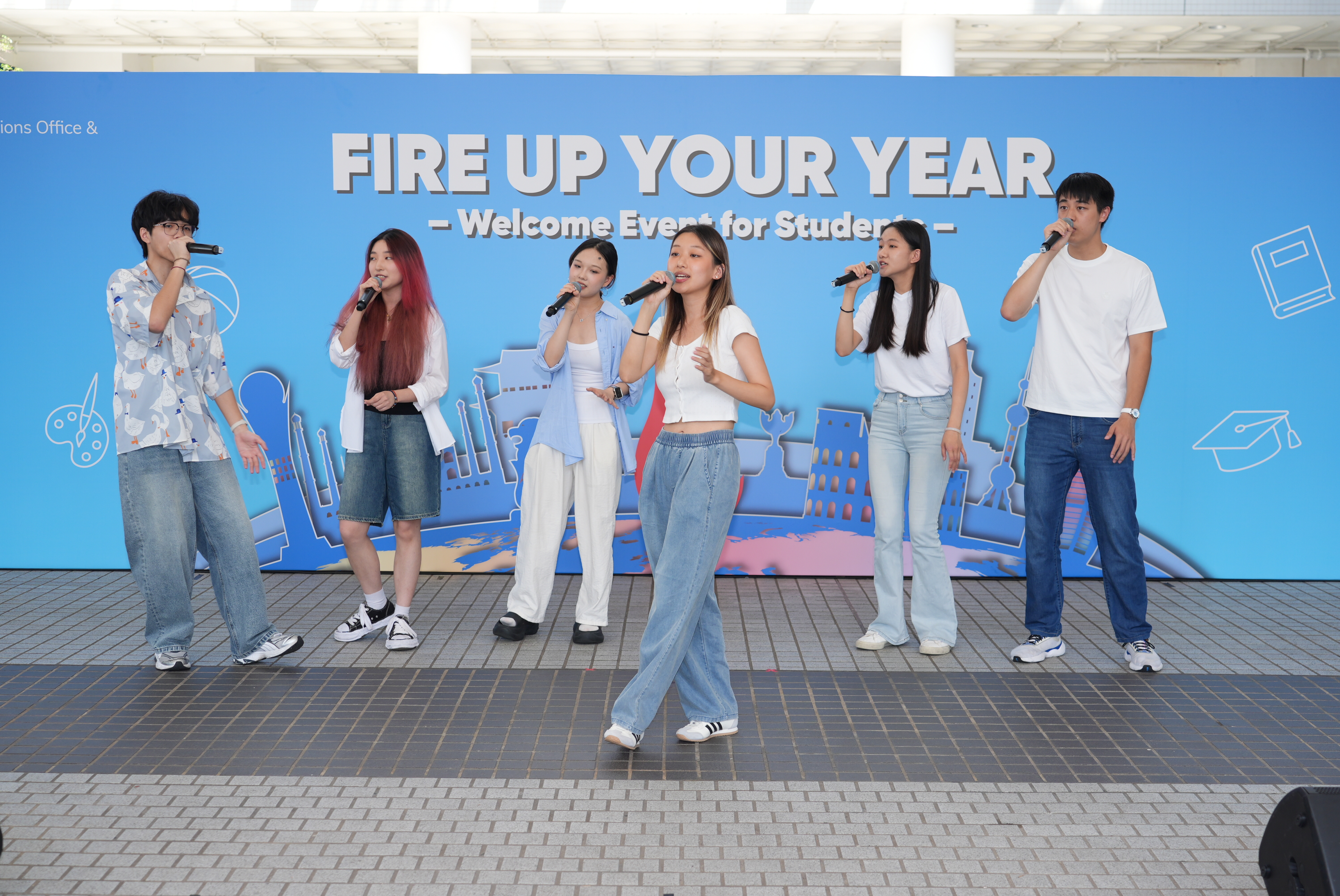 科大同學們在「Fire Up Your Year」中盡展才能，帶來精彩的各項表演，包括無伴奏合唱和跳舞表演。