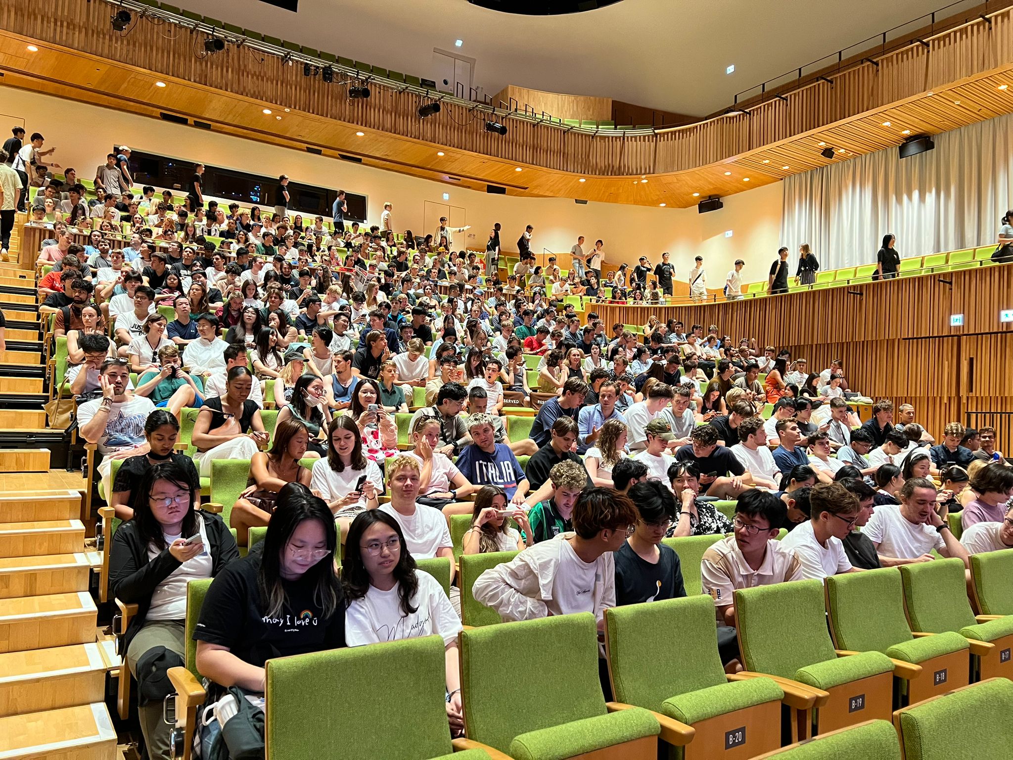 科大在秋季學期迎來了破紀錄的逾550名國際交換生，上周五在逸夫演藝中心為他們舉辦迎新活動。