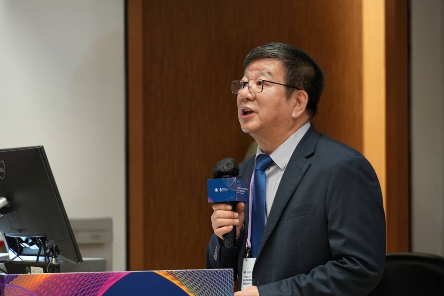 Prof. Zhao Dongyuan, Dean of Xianghui Institute and College of Smart Materials and Future Energy at Fudan University and Chairman of the Xianghui International Frontiers Forum.