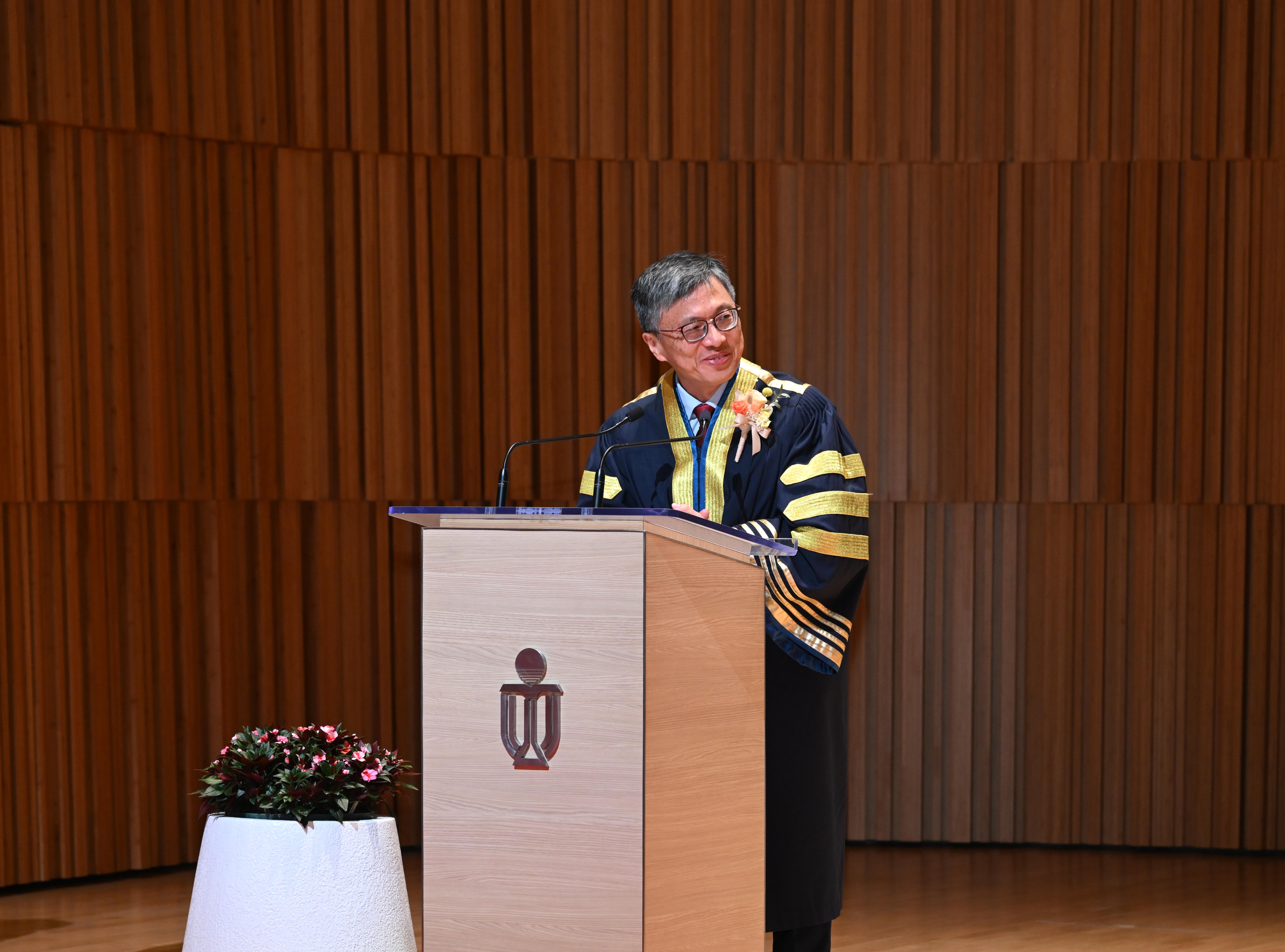 HKUST Council Chairman Prof. Harry Shum delivers address for the ceremony.