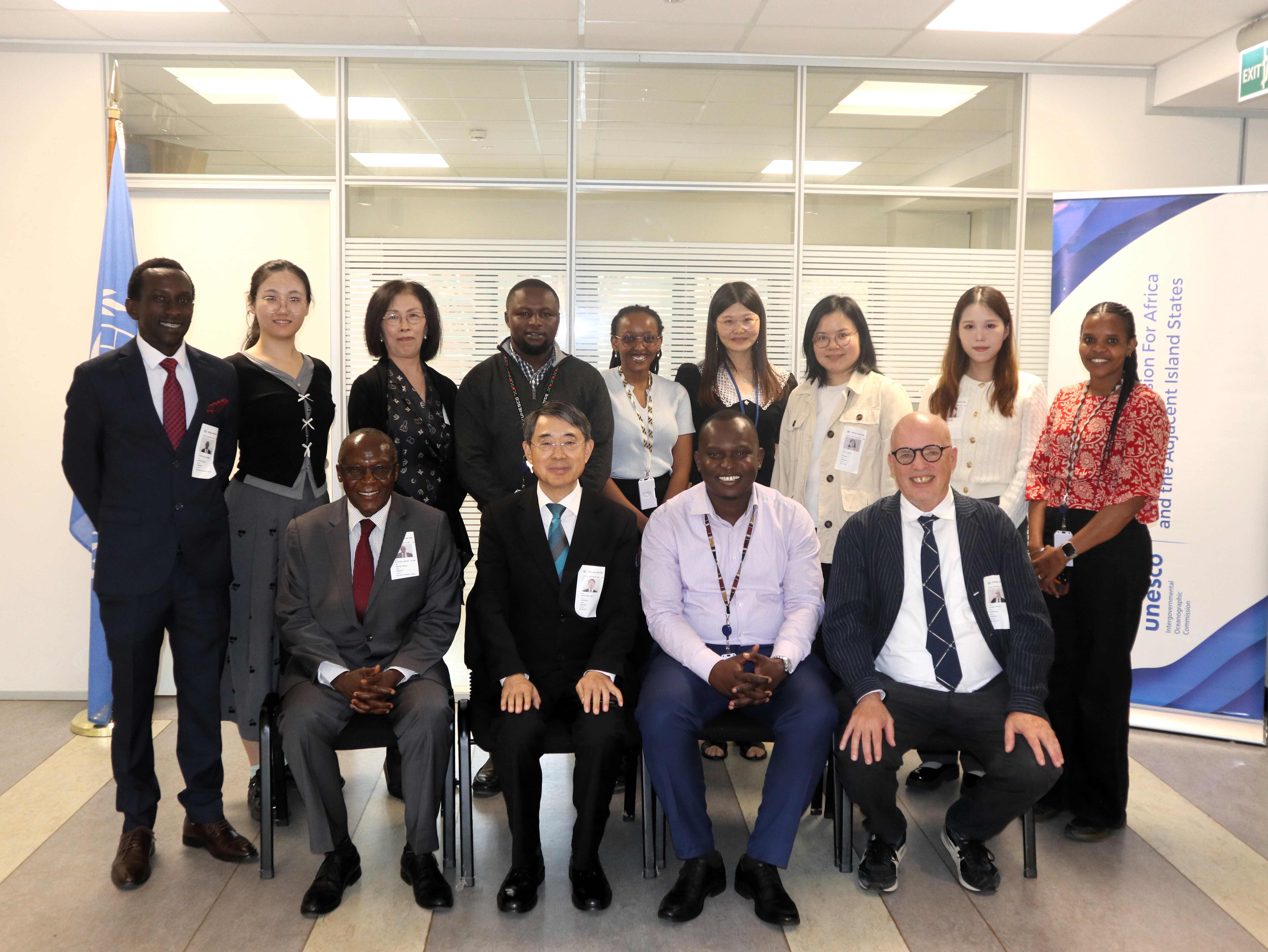 A group photo of representatives from HKUST, GML and IOC-UNESO Africa. Front row from left: Prof. Micheni NTIBA, former Principal Secretary for State Department for Fisheries, Aquaculture and the Blue Economy of Kenya, Prof. QIAN Peiyuan, Dr. Edwin MWASHINGA, Program Officer of IOC-UNESCO Africa, Prof. Glen SNYDER from University of Tokyo.