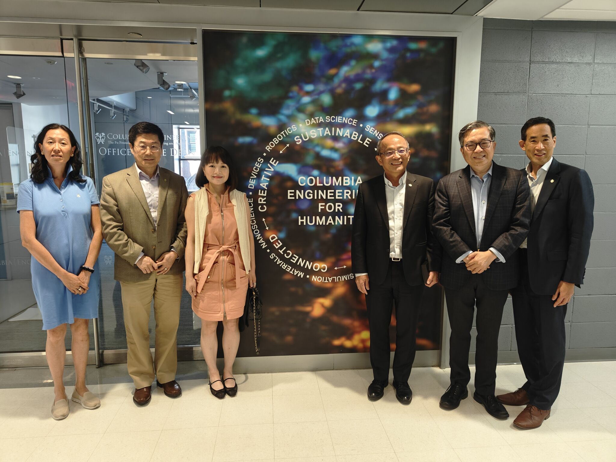 A group photo of the HKUST delegation with representatives from Columbia Engineering.