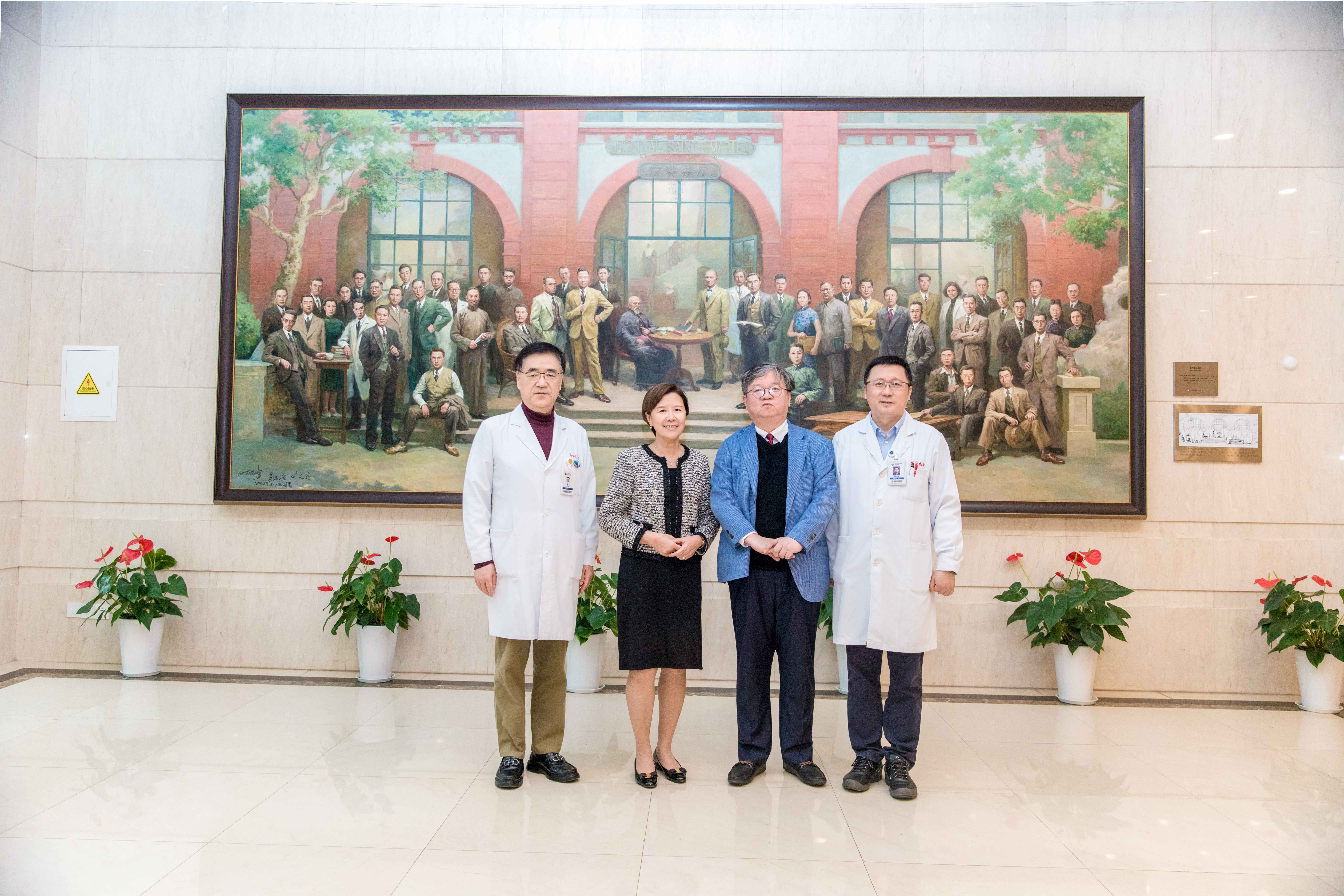 A delegation led by HKUST President Prof. Nancy Ip (second left), Provost Prof. Guo Yike (second right), met with NING Guang, President of Ruijin Hospital (first left), and HU Weiguo, Secretary of the Party Committee of Ruijin Hospital (first right) to exchange insights.