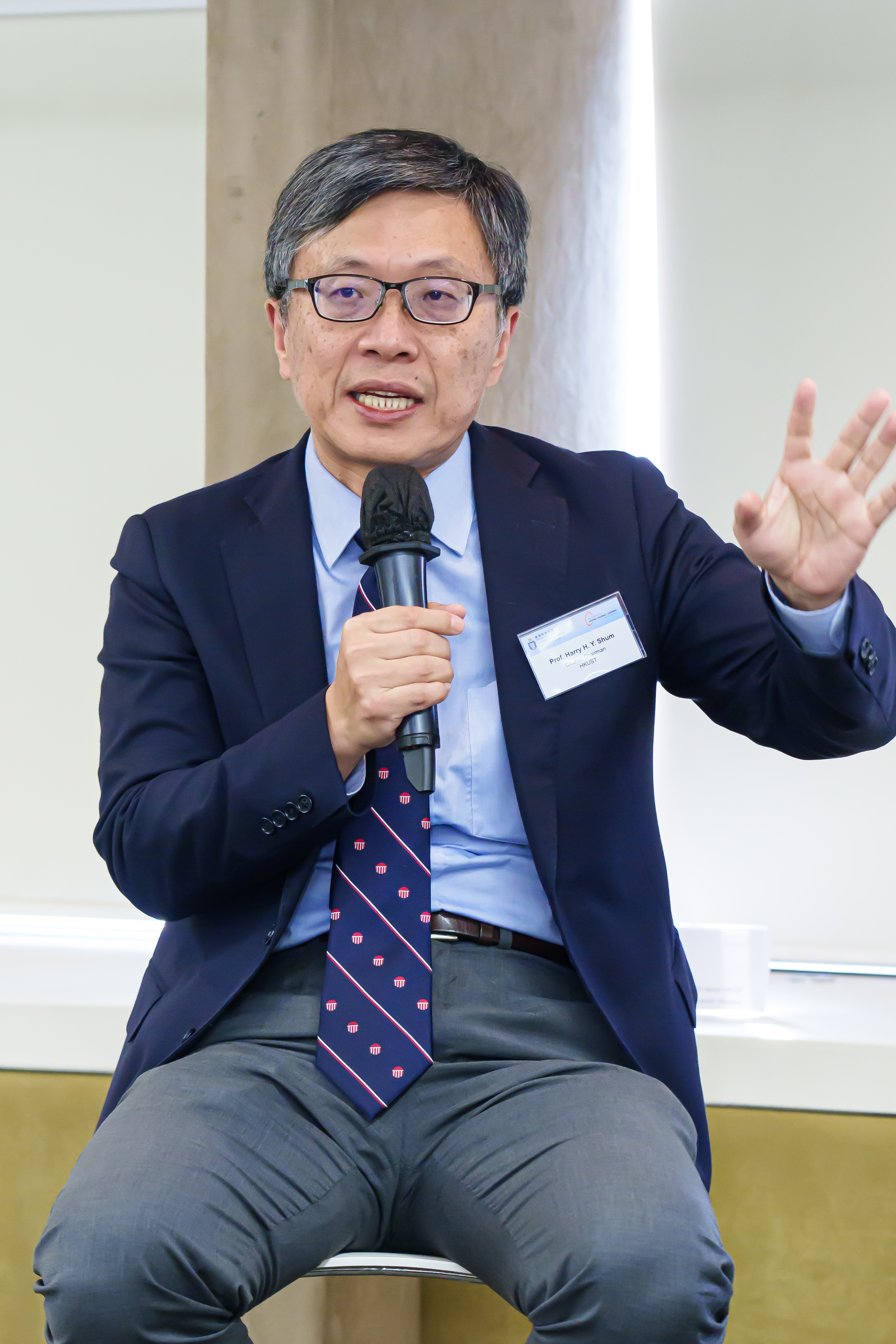 HKUST Council Chairman Prof. Harry SHUM shared his insights into the opportunities and challenges of this era of rapid automation with Young Global Leaders. This sparked an engaging dialogue about the immense potential of AI.