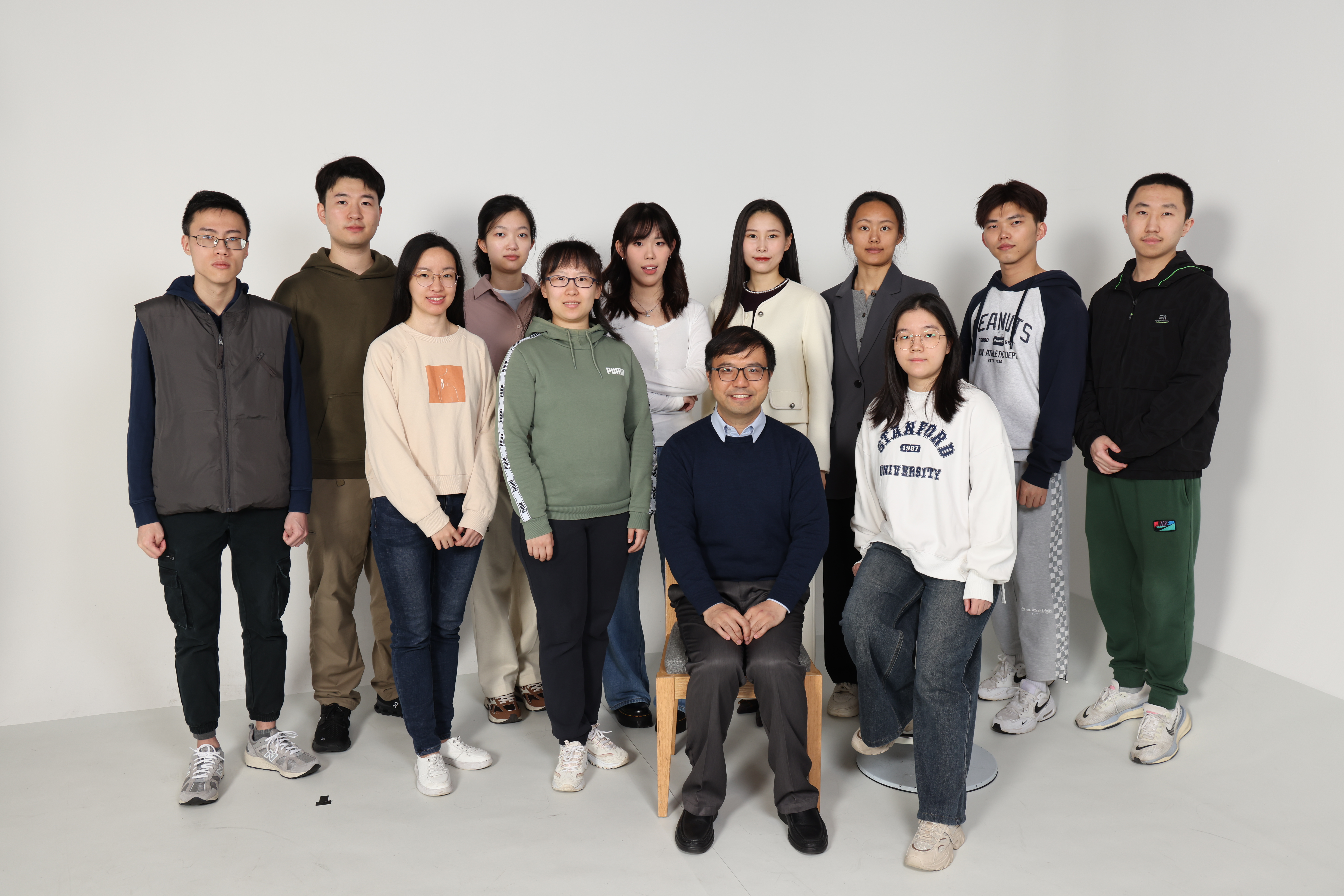 Prof. GUO (second right in the front row) and his research team. 