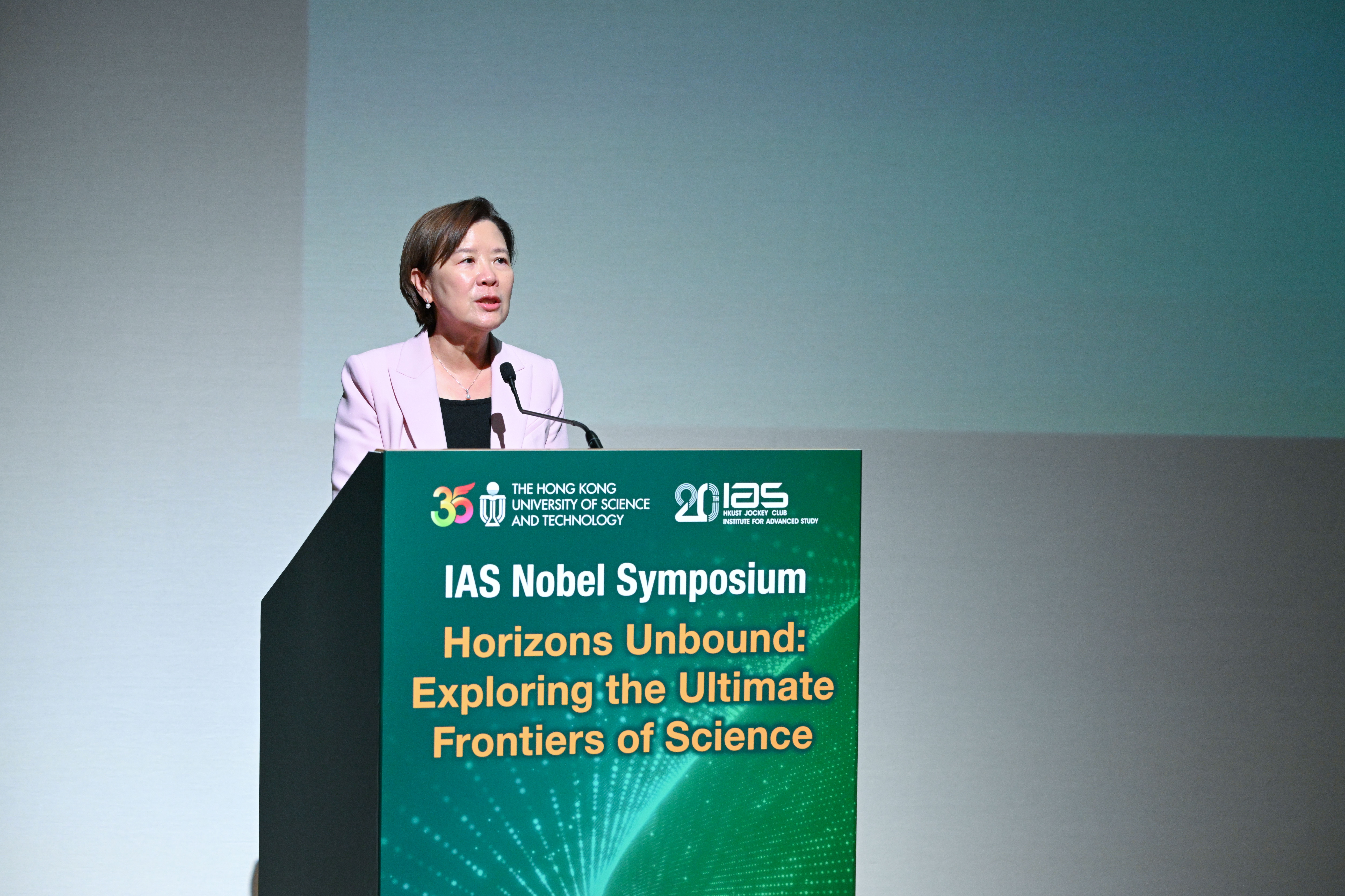 HKUST President Prof. Nancy IP extended her deepest gratitude to the Nobel Laureates and Prof. Paul C. W. Chu for their visionary insights and inspiring contributions to the symposium.