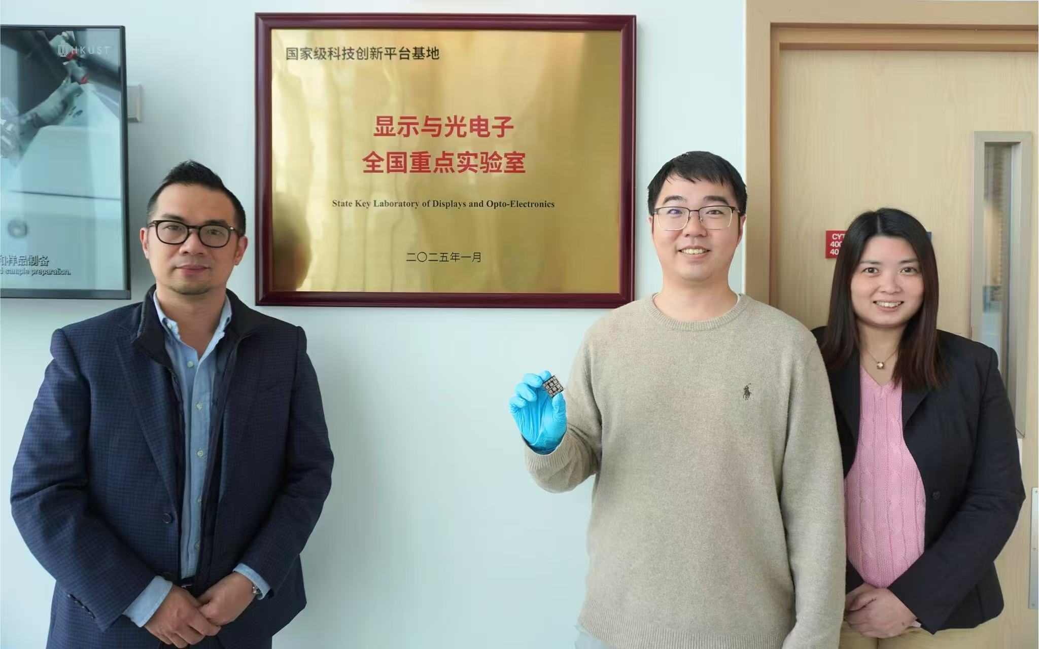 Dr. Shen Xinyi (center) holds his certified all-vacuum-deposited perovskite solar cell with Prof. Lin Yen-Hung (left) and Dr. Fion Yeung (right).