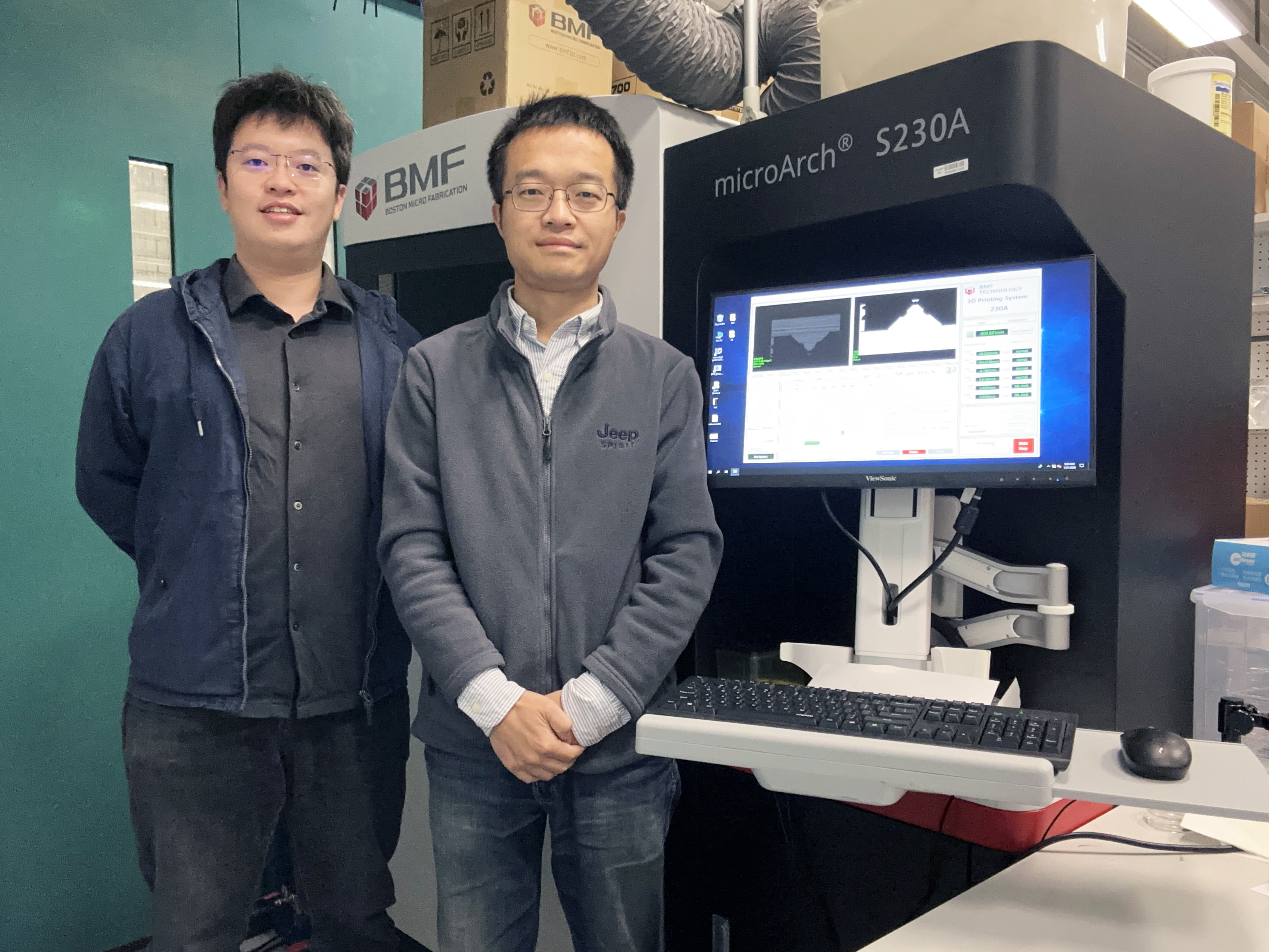 Prof. Hu Wenqi (right), his postgraduate student Chen Xi (left), and other research team members at HKUST develop the world's first bio-inspired artificial cilia system, advancing breakthroughs in medical and microrobotics applications.