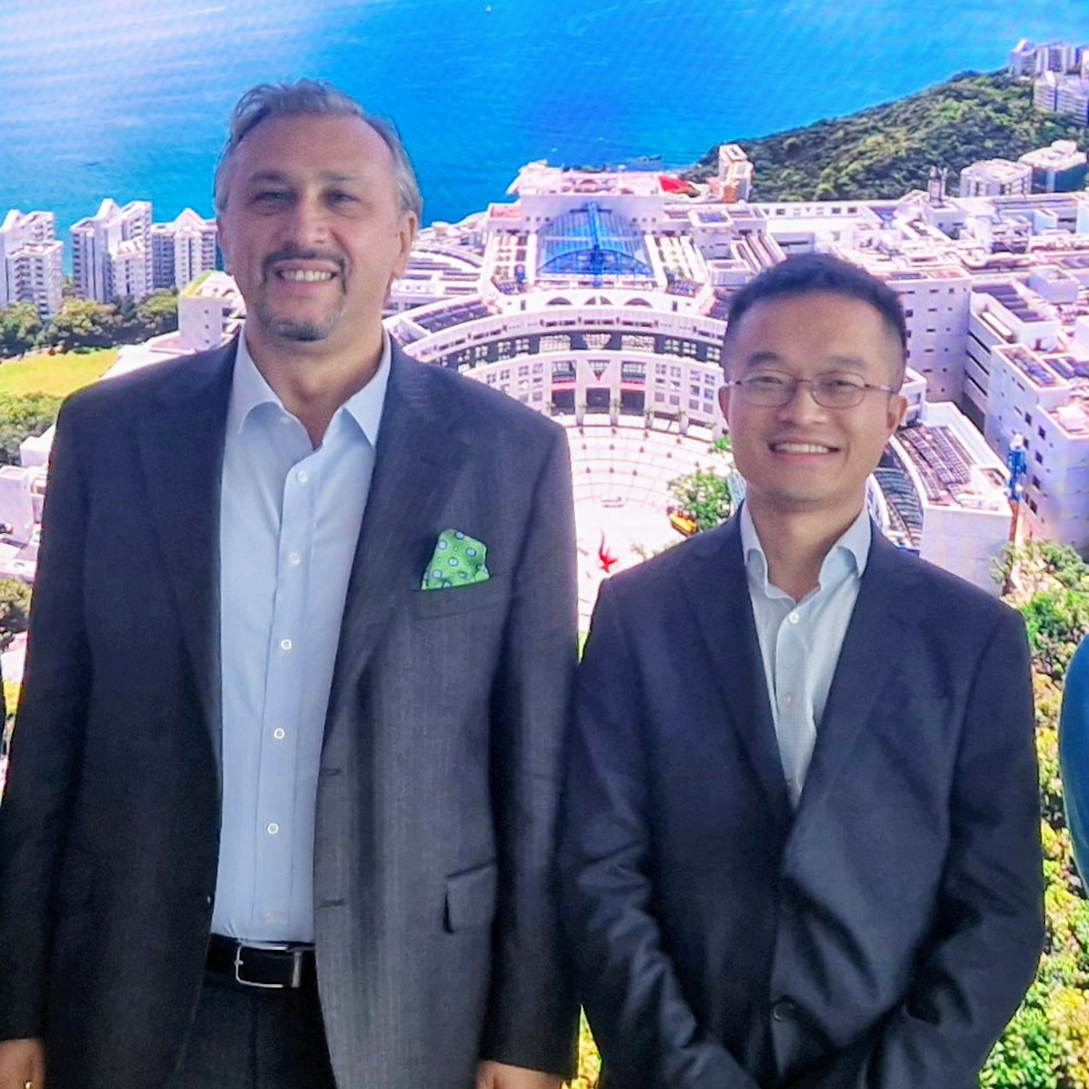 Prof. Hu Wenqi (right) and Prof. Metin Sitti, President and Professor in School of Medicine and College of Engineering of Koç University (left) collaborate to successfully create hydrogel-based microcilia capable of rapid, precise movement driven by extremely low-voltage electrical stimulation—comparable to the voltage of a typical household battery.