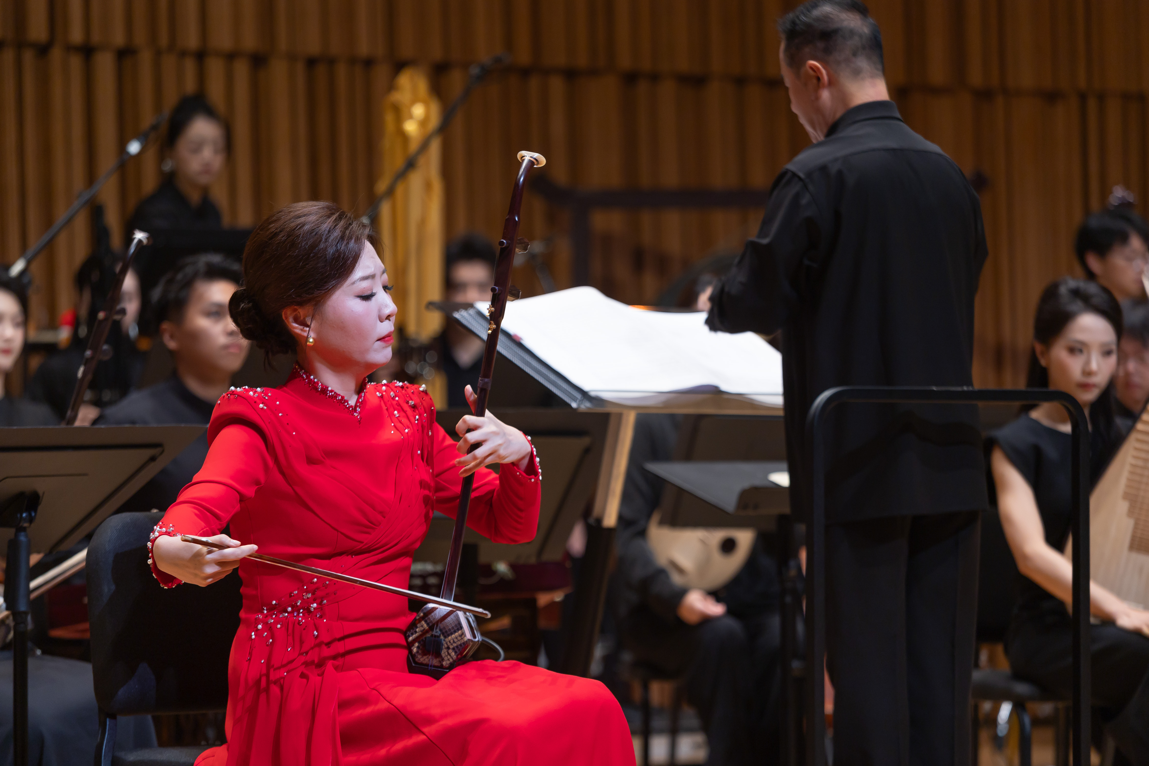 "The Melody of Eternal Harmony" special concert brought together the Chinese Orchestra of Zhejiang Conservatory of Music and a number of internationally acclaimed musicians. Together, they delivered a captivating programme of Chinese orchestral masterpieces that seamlessly blended traditional heritage with contemporary elements. Erhu performer ZHANG Yongyin performs The Great Wall Capriccio.
