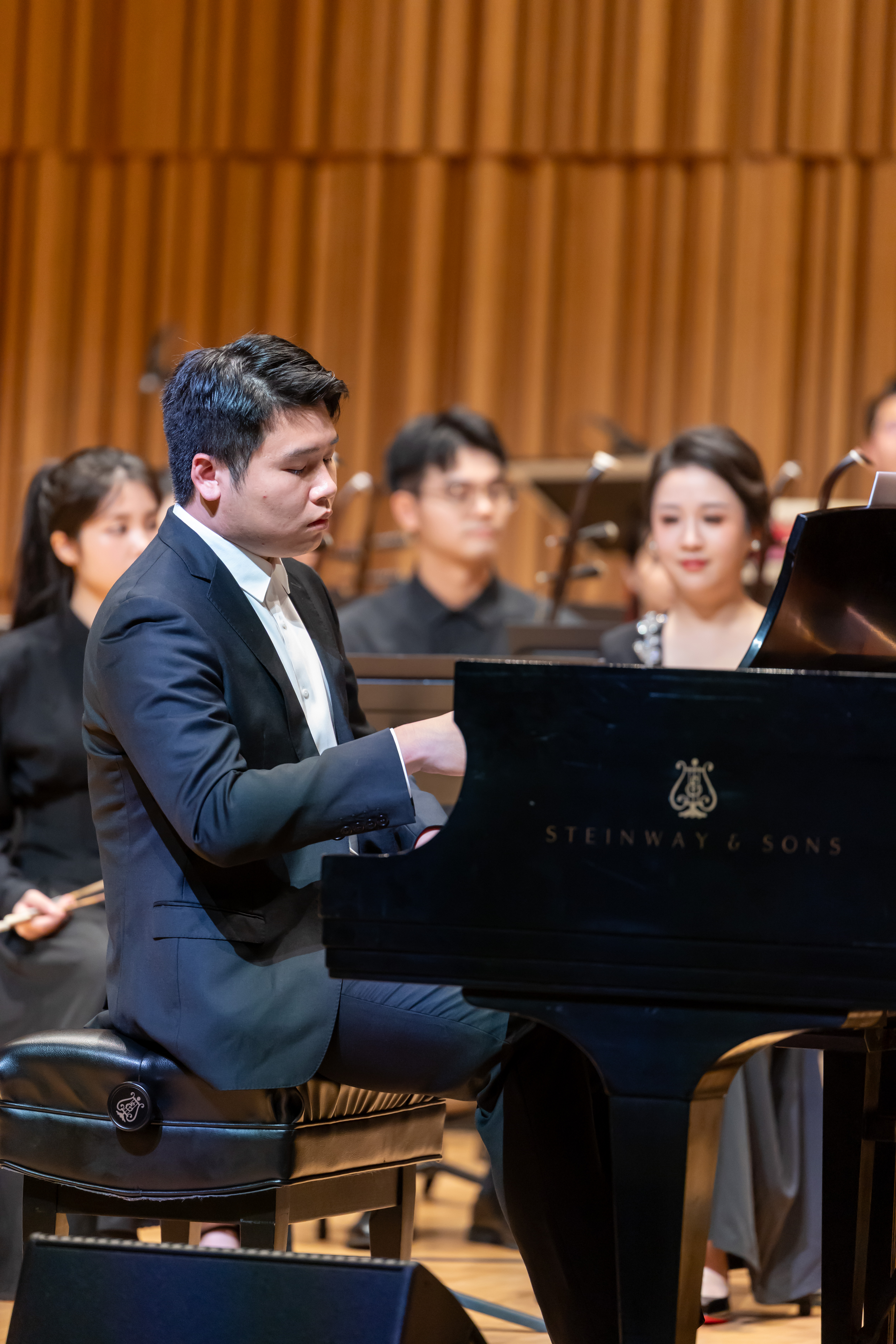 "The Melody of Eternal Harmony" special concert brought together the Chinese Orchestra of Zhejiang Conservatory of Music and a number of internationally acclaimed musicians. Together, they delivered a captivating programme of Chinese orchestral masterpieces that seamlessly blended traditional heritage with contemporary elements. Pianist Wu Junlin performs Memories of Jiangnan. 