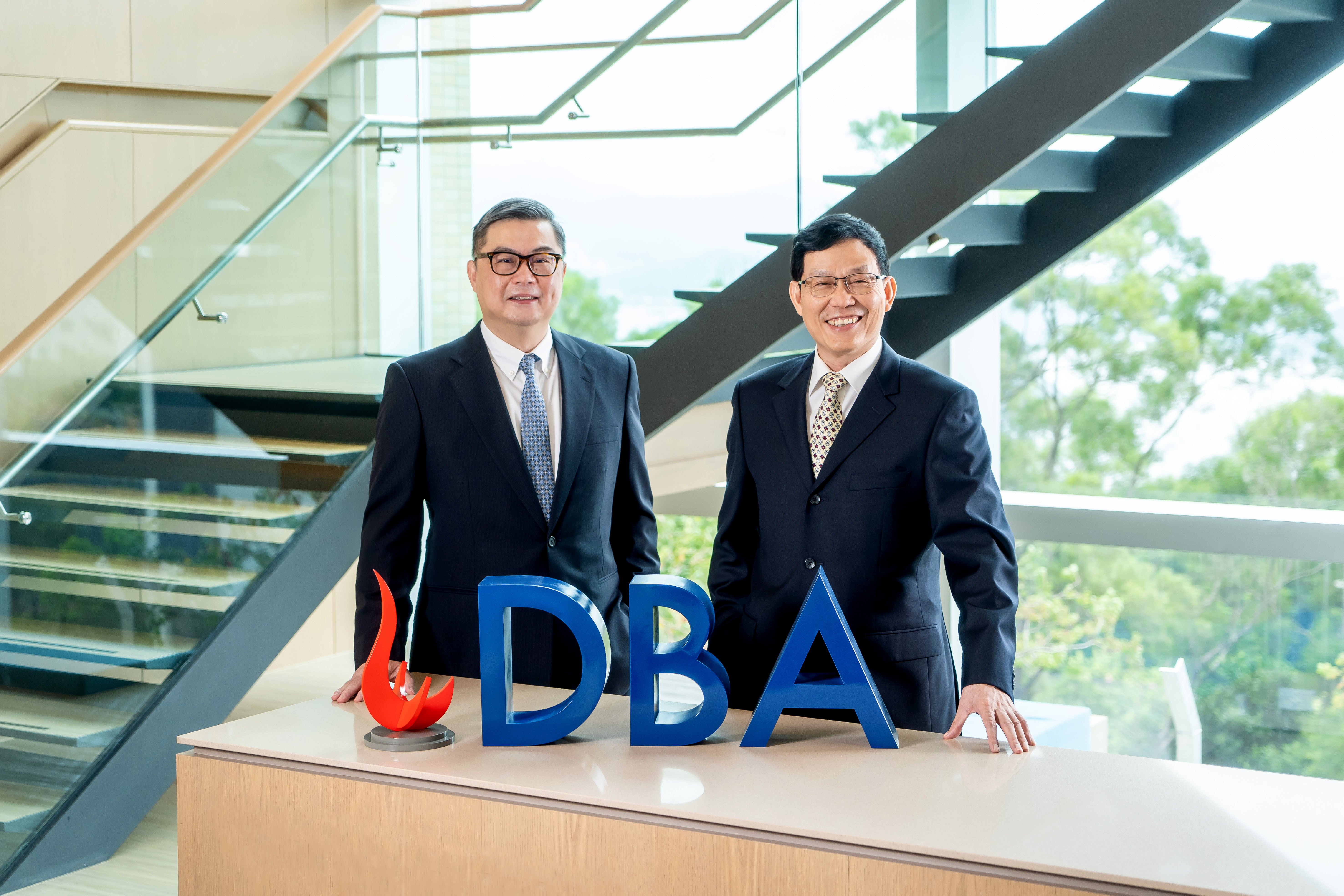 Dean of HKUST Business School Prof. TAM Kar Yan (left) and HKUST DBA Program Academic Director Prof. ZHENG Shaohui