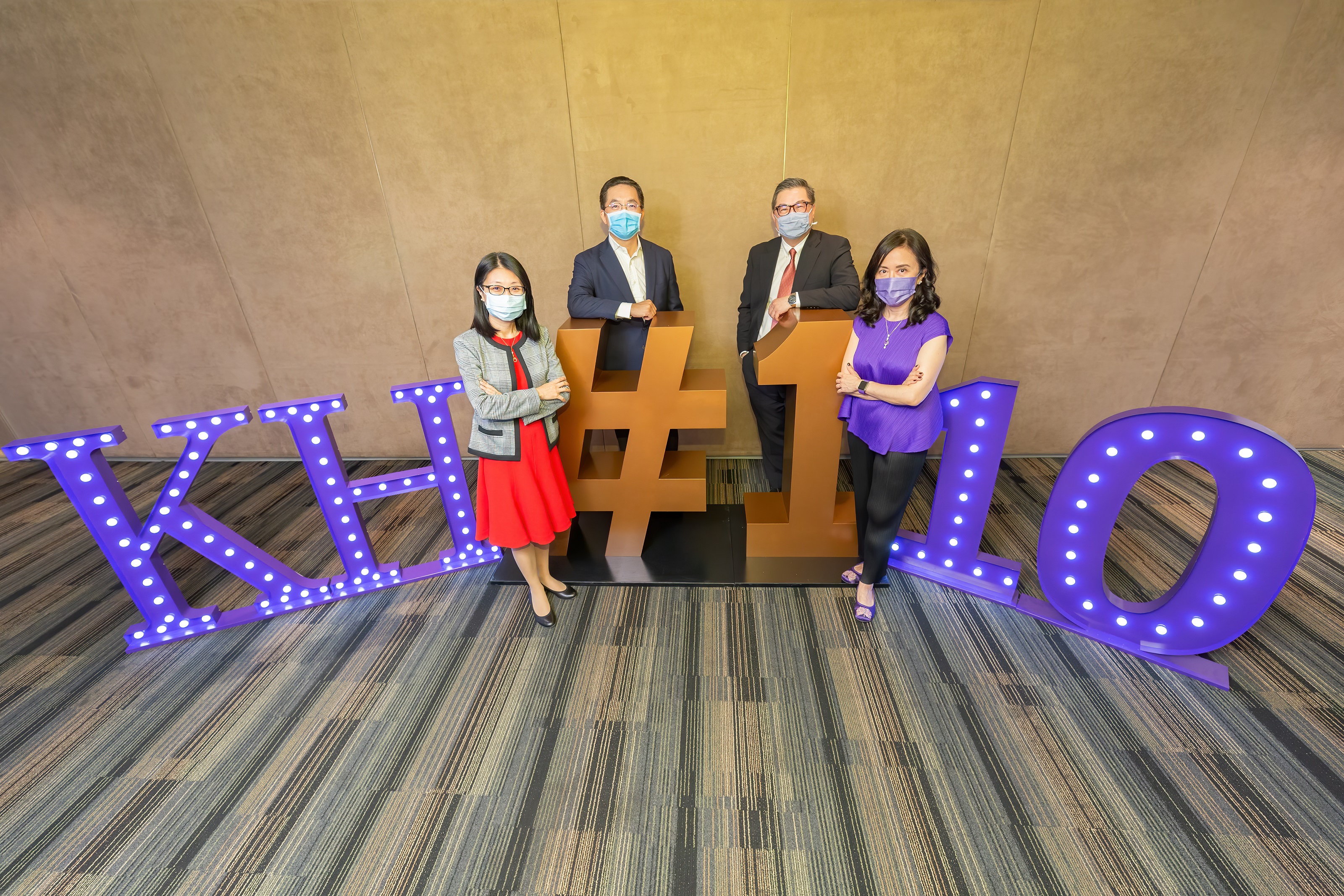 (From left) Two KH alumni Elsa WONG, Managing Director of NEC Hong Kong Ltd, and Thomas LIU, Partner of Actis, together with Prof. TAM Kar Yan, Dean of HKUST Business School, and Judy AU, Program Director of Kellogg-HKUST EMBA Program, meet the press 