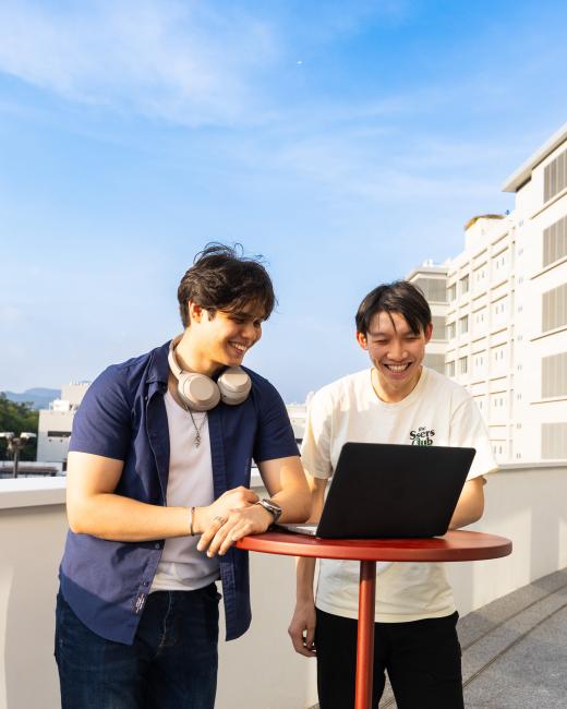 2 students on campus