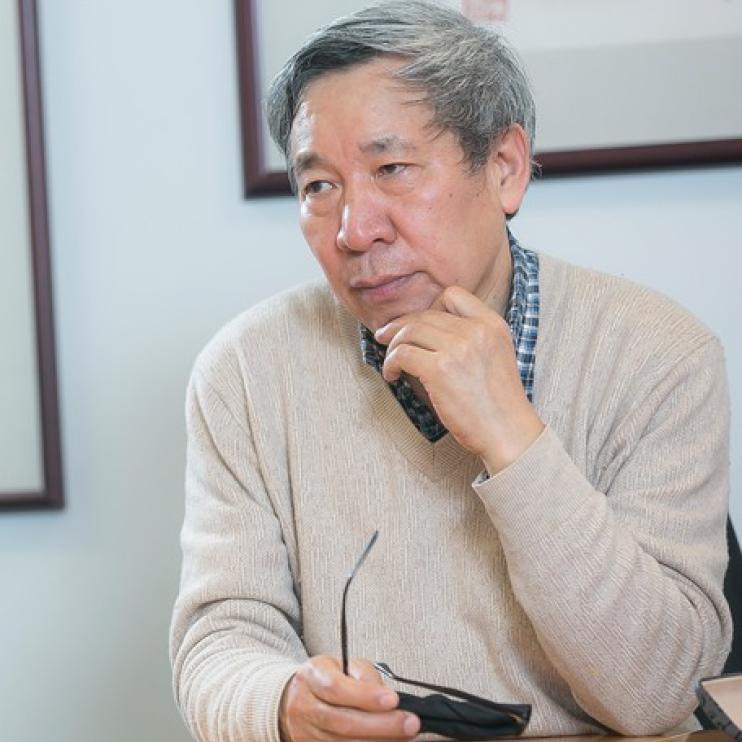 Professor Lianke Yan