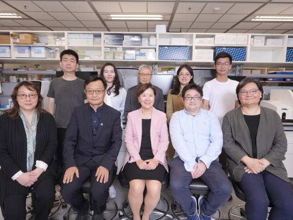 A group photo of HKUST researchers that developed an artificial intelligence based model that uses genetic information to predict an individual’s risk of developing Alzheimer’s disease (AD) well before symptoms occur.