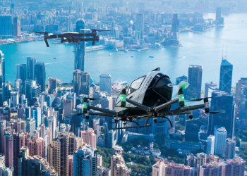 飞越无限：低空经济蓄翼待飞