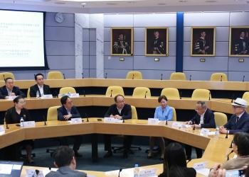 科大管理層與山東省藥監局代表團就生物醫藥產業發展、成果轉化和人才培育等方面作交流。