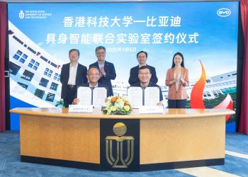 Witnessed by Prof. Harry SHUM (back row, second left), Mr. WANG Chuanfu (back row, second right), HKUST Provost Prof. GUO Yike (back row, first left) and BYD Vice President Ms. LI Wei (back row, first right), Prof. Tim CHENG (front left) and Mr. LUO Zhongliang (front right) sign the agreement.