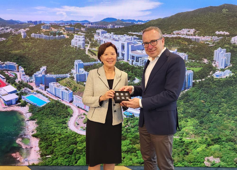 President Prof. Nancy IP (left) presents a souvenir to the Managing Director of Dieter Schwarz Foundation Prof. Dr. Gunther FRIEDL (right).