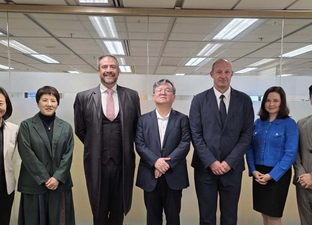 A group photo of UNSW Sydney delegation and the team of HKUST, including HKUST Provost Prof. GUO Yike (center), Associate Provost (Institutional Data and Research) Dr. Alison LLOYD (second right), Assistant Vice-President (Global Engagement) Prof. Angela NG (second left), UNSW Sydney Vice-Chancellor and President Prof. Attila BRUNGS (third left), Dean of Lifelong Learning Prof. Nick WAILES (third right) and China Country Director Ms. Rachel WEI (first left).